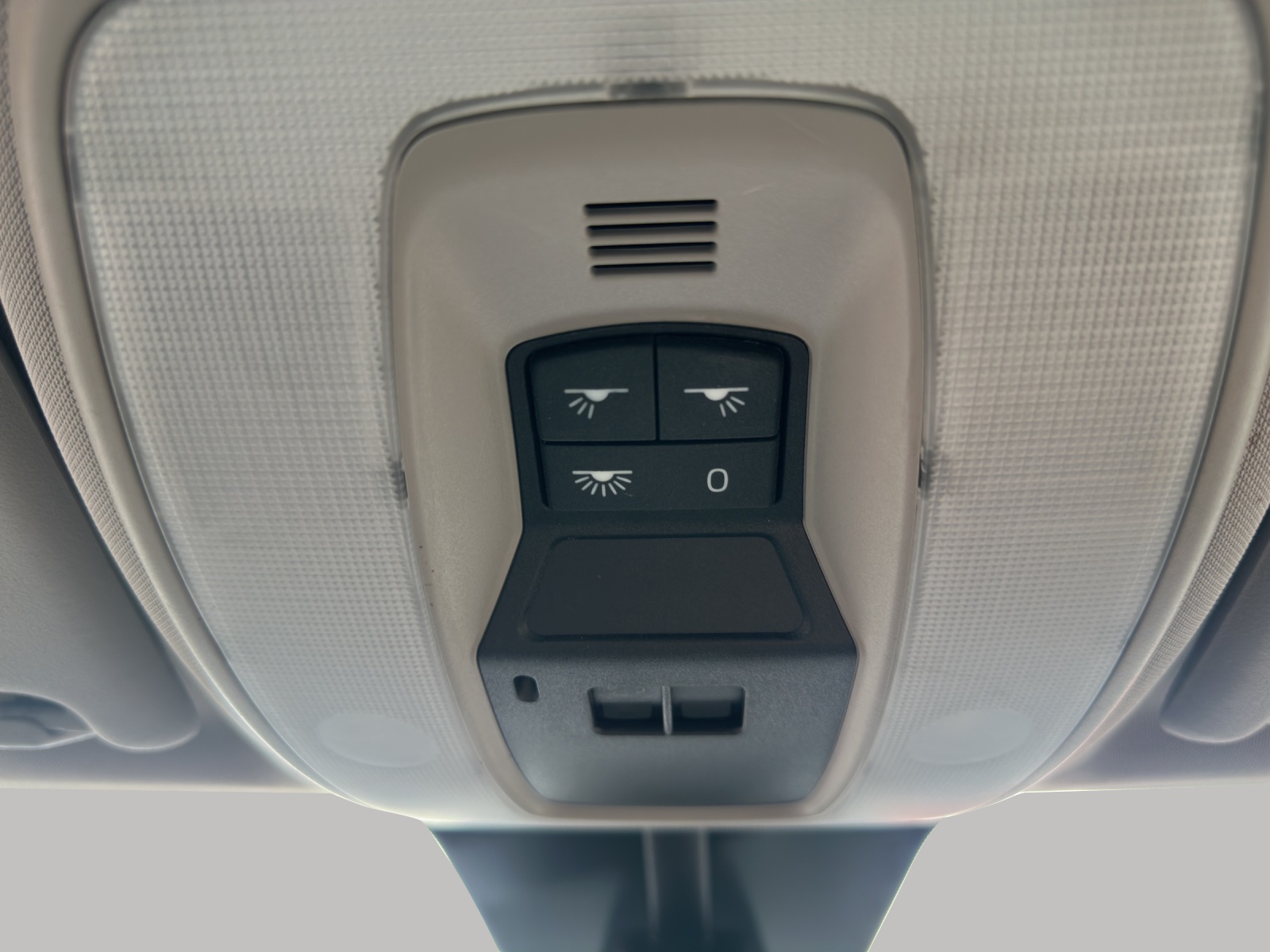 VOLVO V50 2.0D-image-16