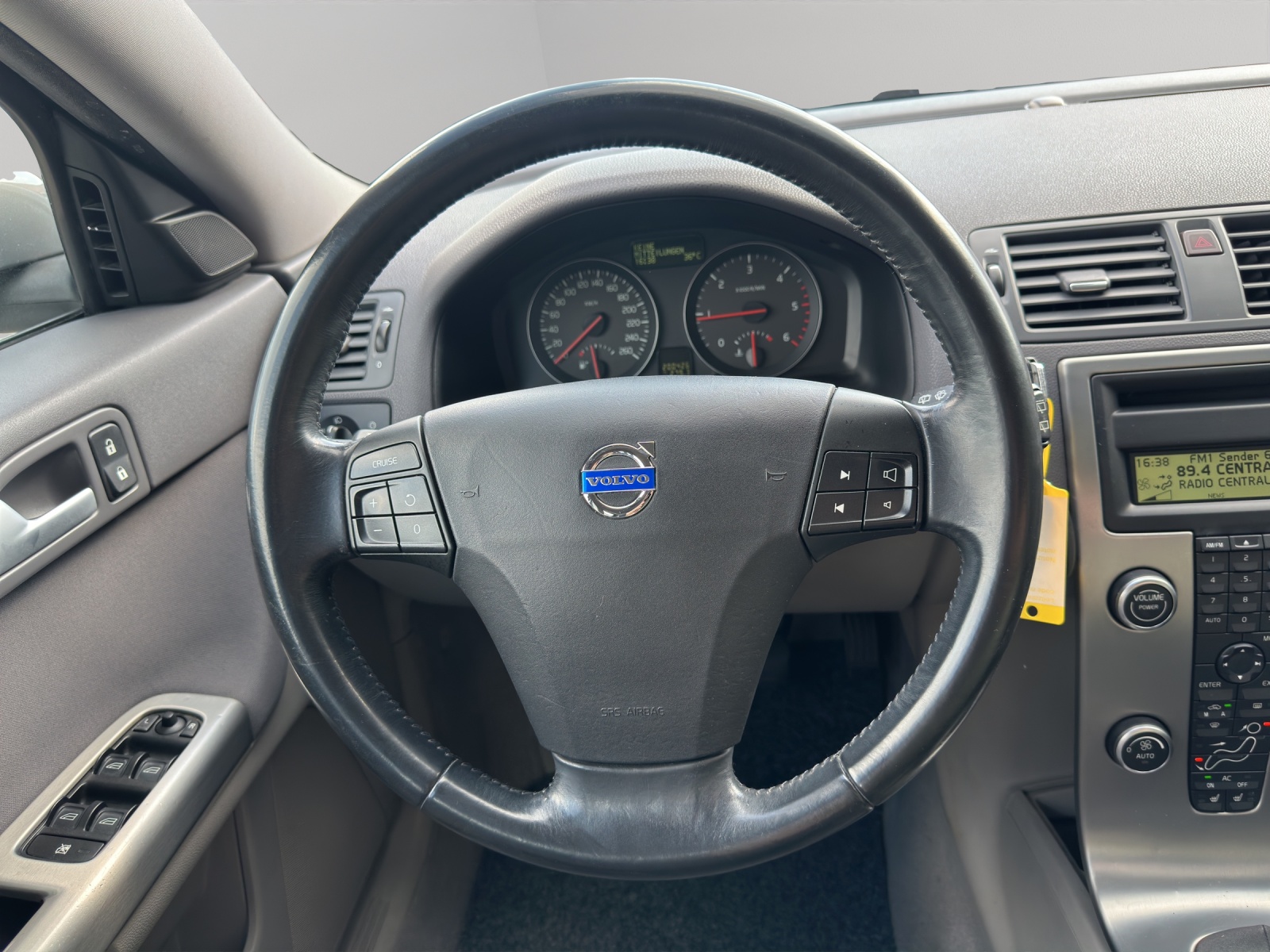 VOLVO V50 2.0D-image-14