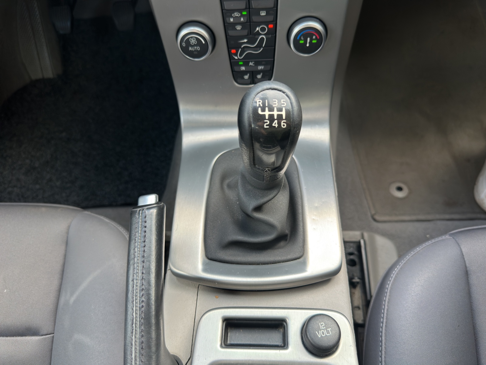 VOLVO V50 2.0D-image-10