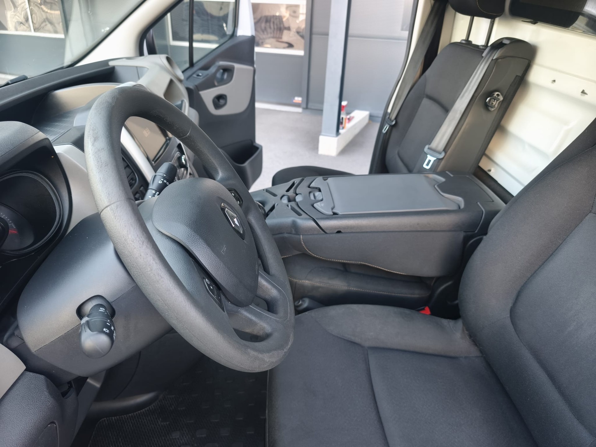 RENAULT Trafic 1.6 ENERGY TwinT. dCi125 2.9t Business L2H1-image-7