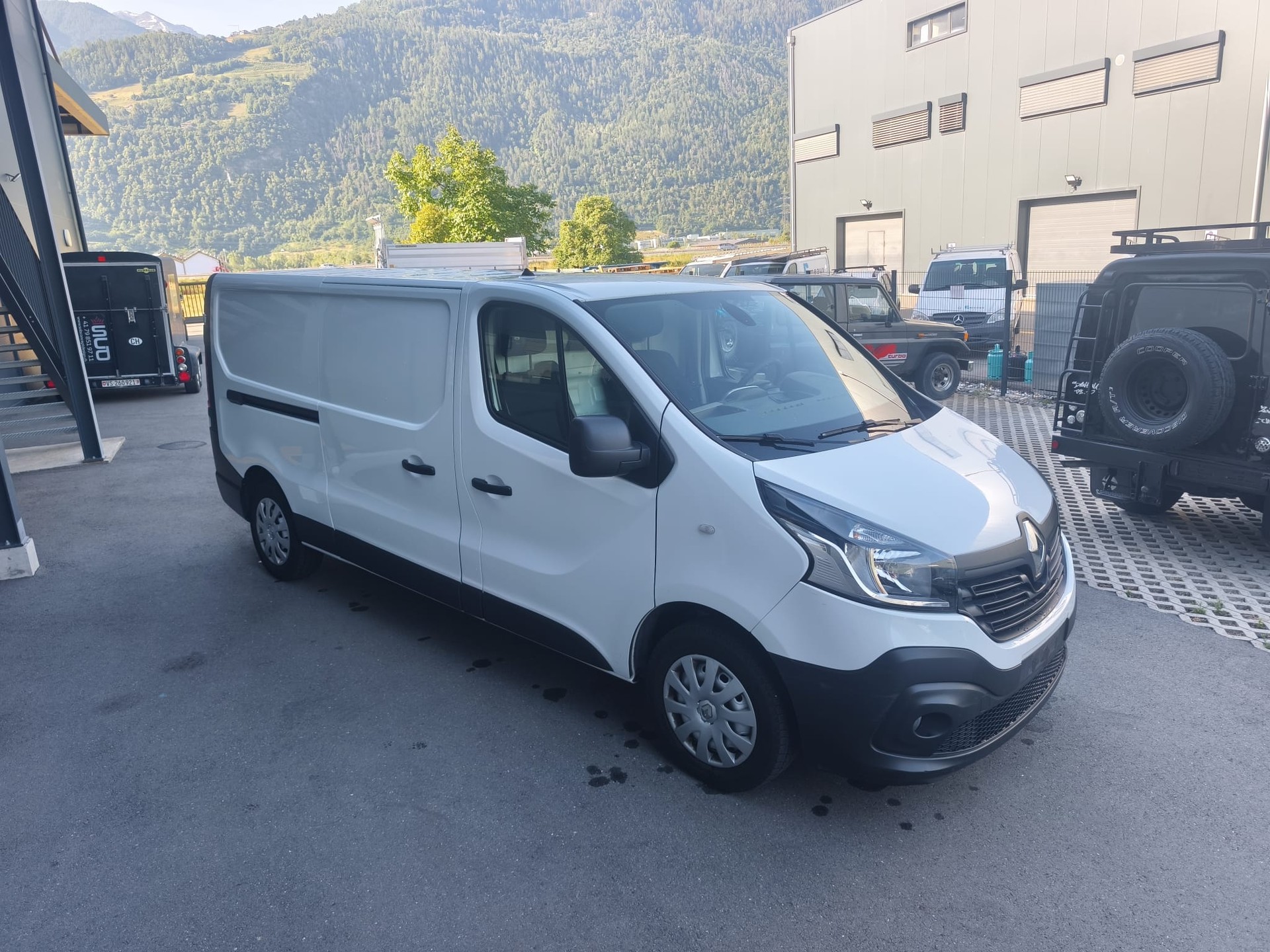 RENAULT Trafic 1.6 ENERGY TwinT. dCi125 2.9t Business L2H1-image-2