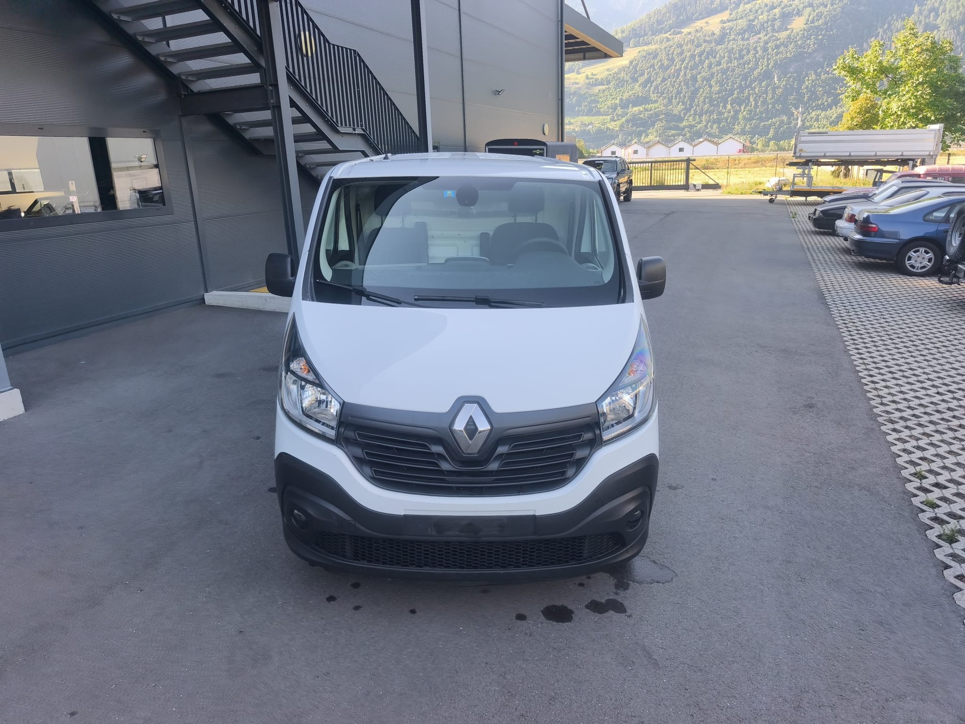 RENAULT Trafic 1.6 ENERGY TwinT. dCi125 2.9t Business L2H1-image-0