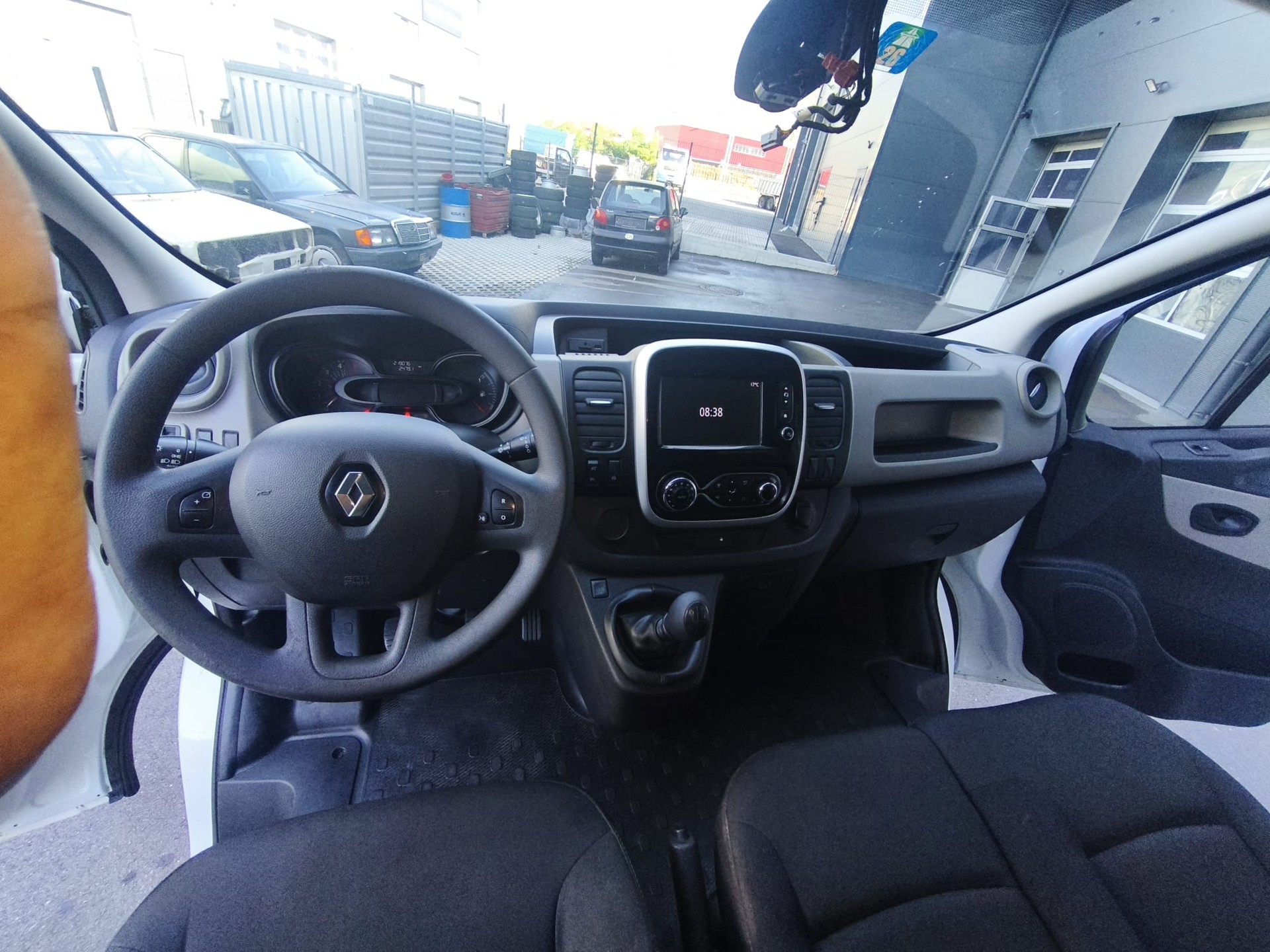 RENAULT Trafic 1.6 ENERGY TwinT. dCi125 2.9t Business L2H1-image-9