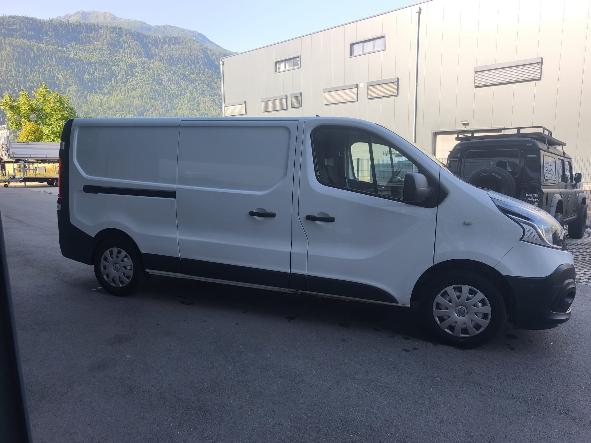 RENAULT Trafic 1.6 ENERGY TwinT. dCi125 2.9t Business L2H1-image-12