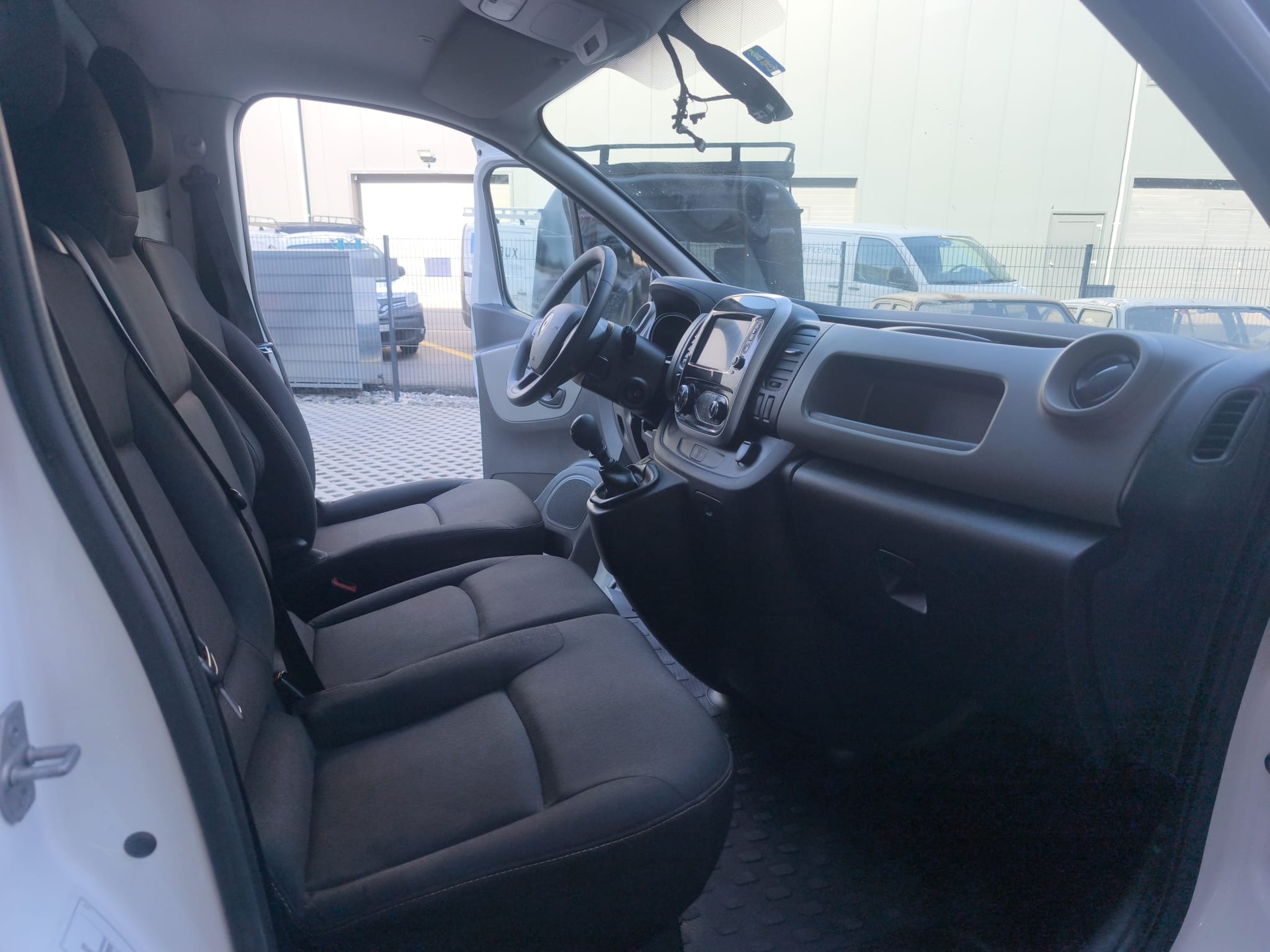 RENAULT Trafic 1.6 ENERGY TwinT. dCi125 2.9t Business L2H1-image-14
