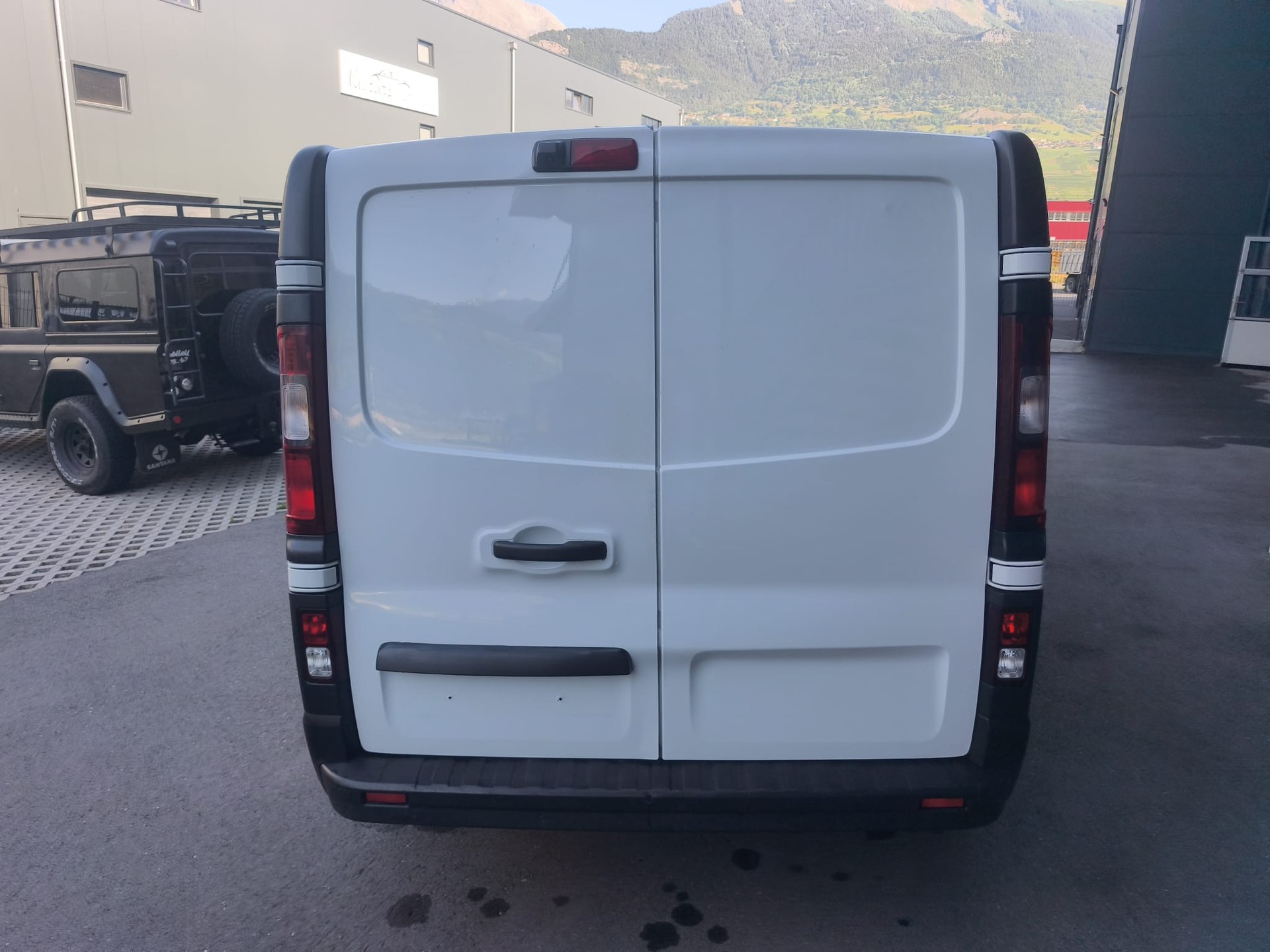 RENAULT Trafic 1.6 ENERGY TwinT. dCi125 2.9t Business L2H1-image-3