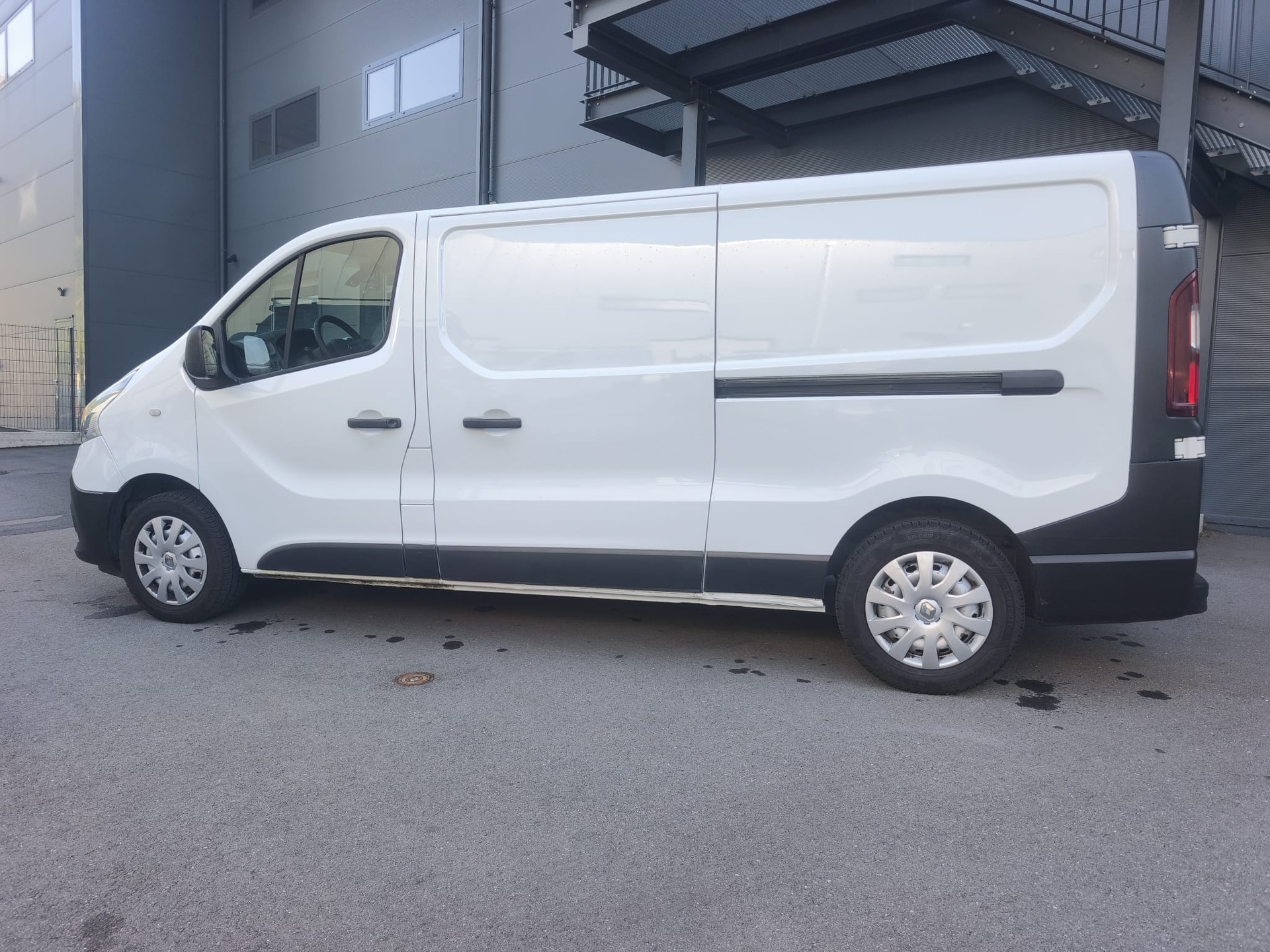 RENAULT Trafic 1.6 ENERGY TwinT. dCi125 2.9t Business L2H1-image-13