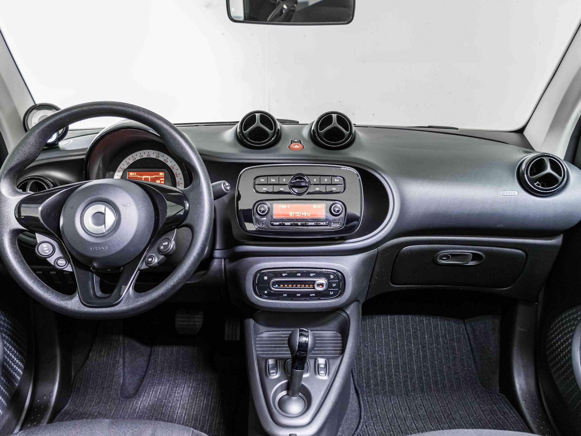 SMART Fortwo Cabrio EQ-image-9