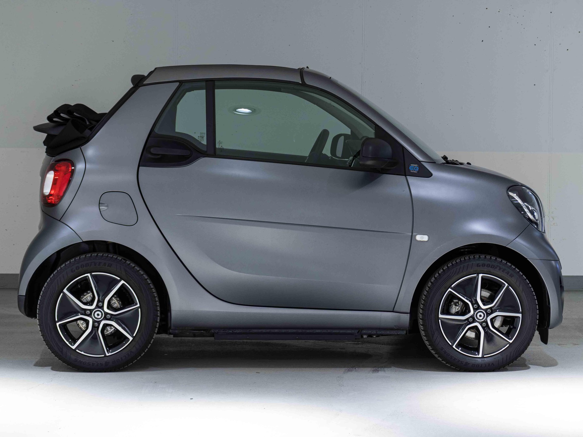 SMART Fortwo Cabrio EQ-image-1