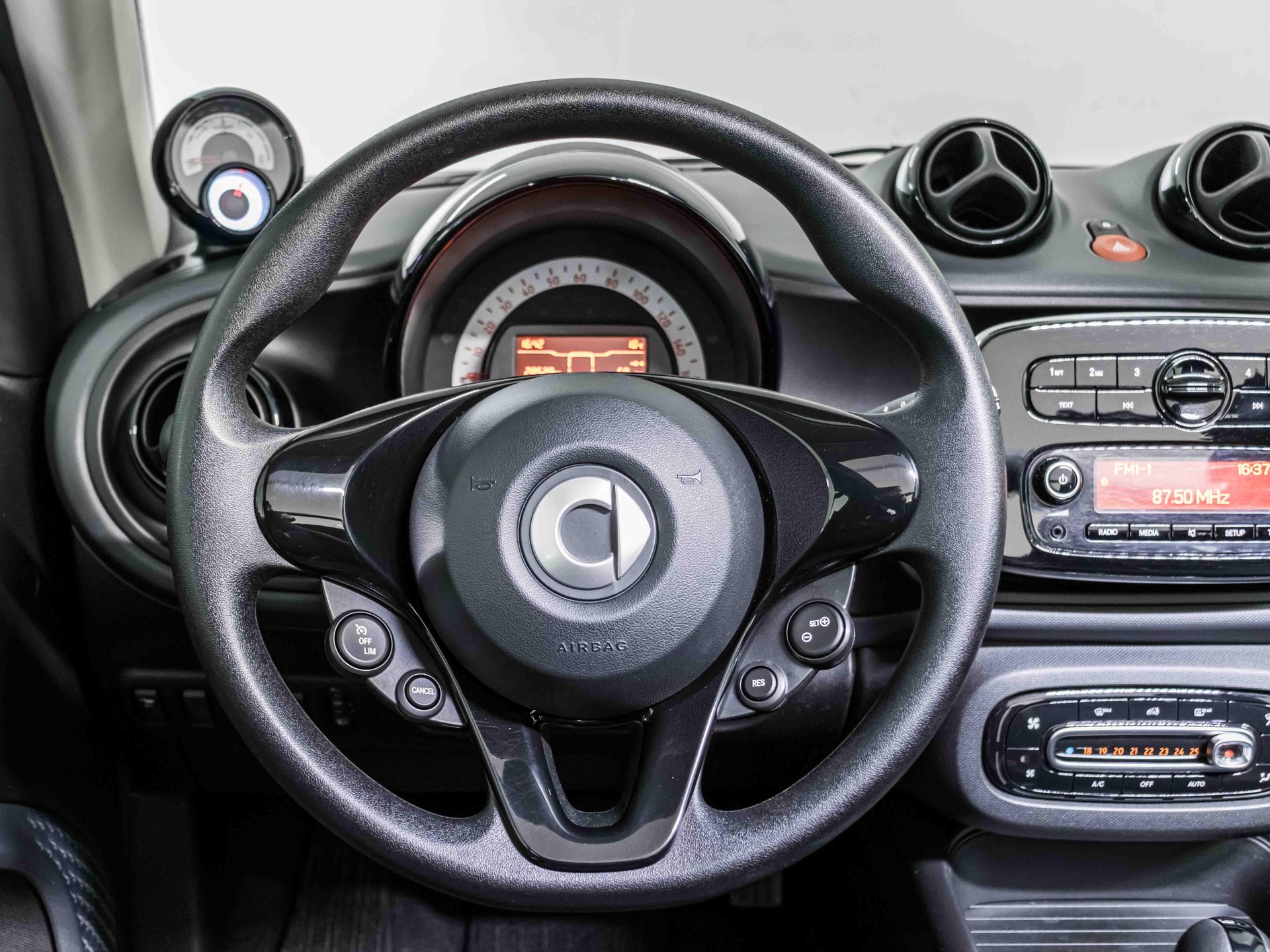 SMART Fortwo Cabrio EQ-image-8