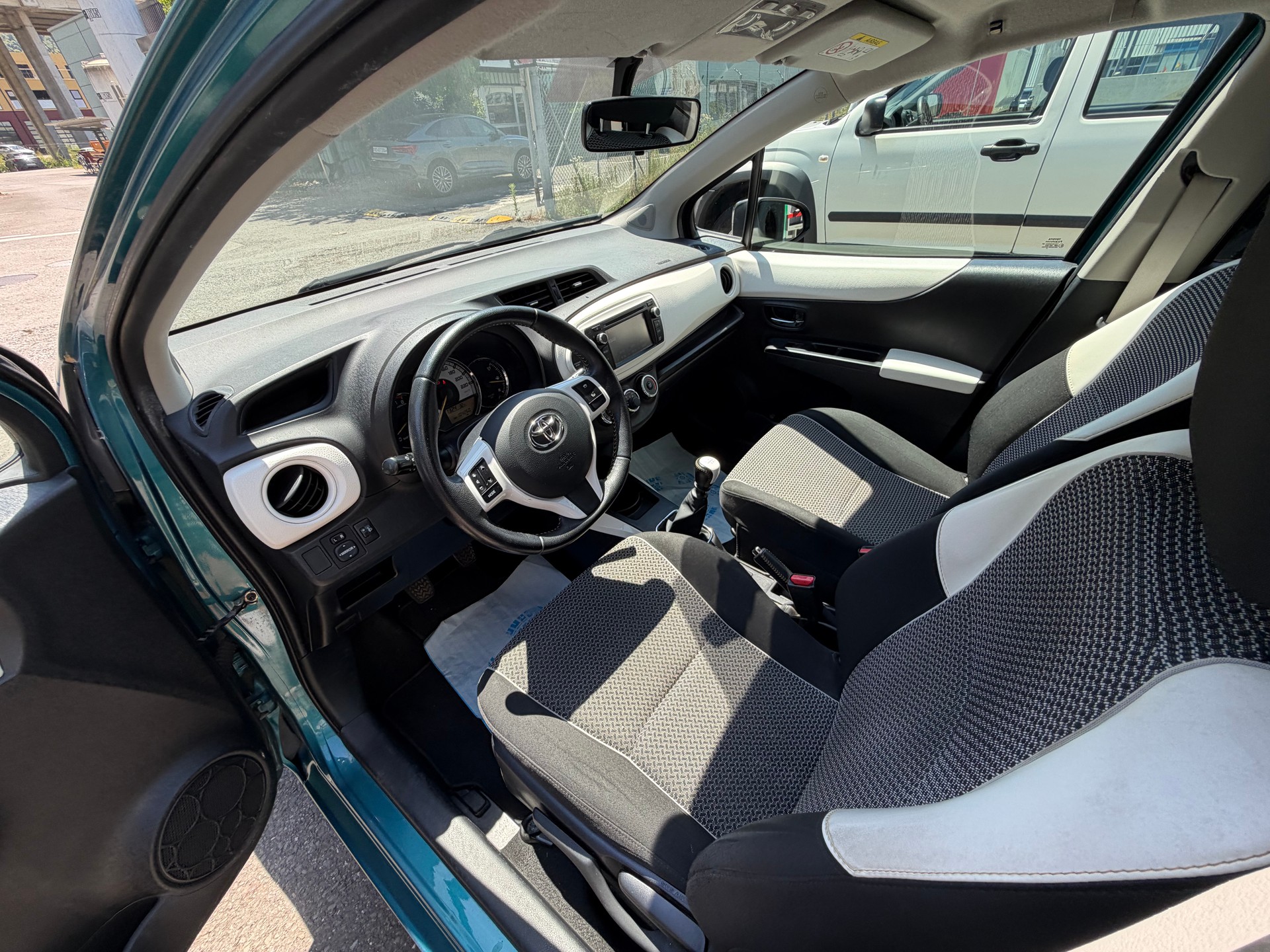 TOYOTA Yaris 1.33 Trend-image-12