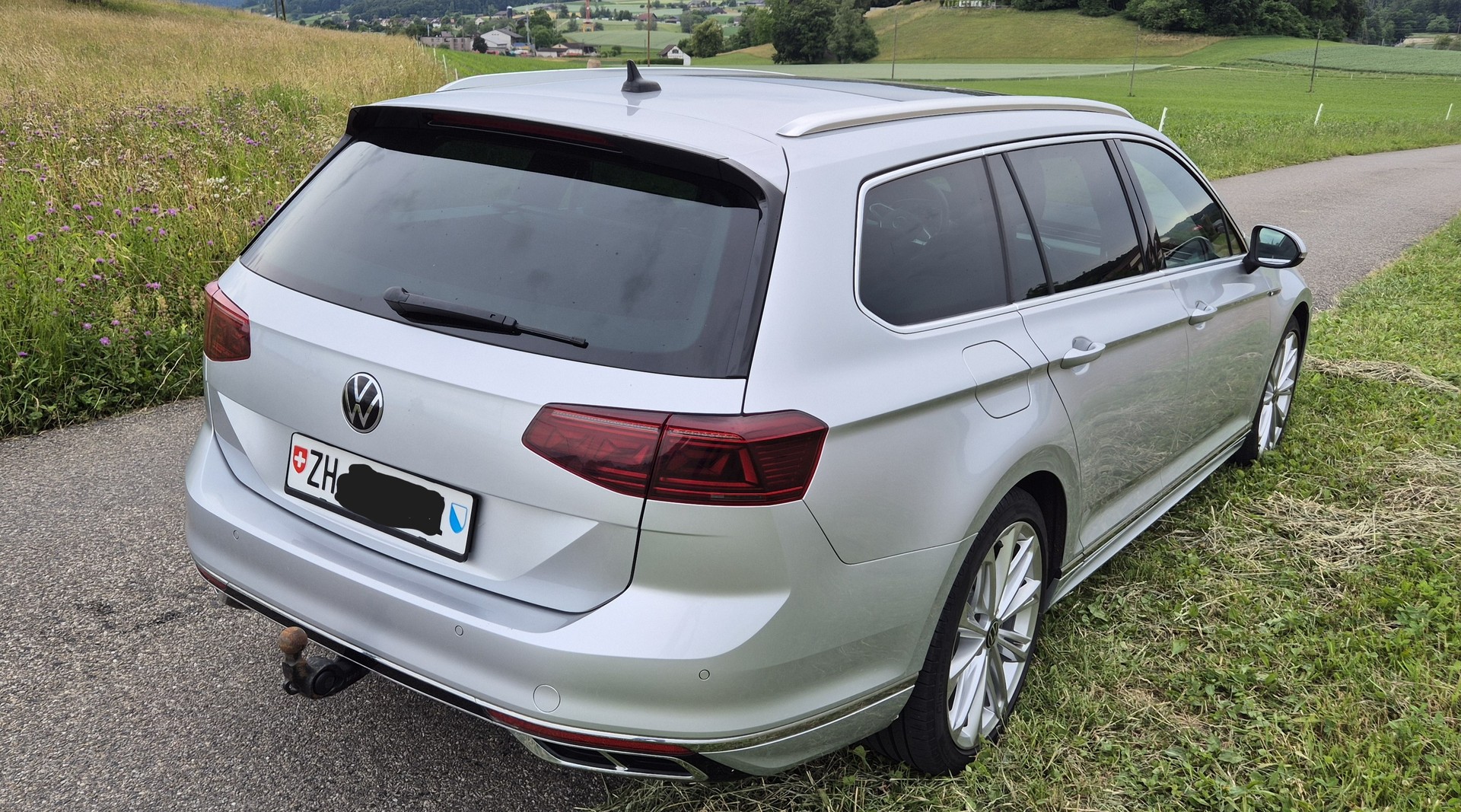 VW 2.0 TDI 239PS R-Line DSG 4M Leder AHK-image-1