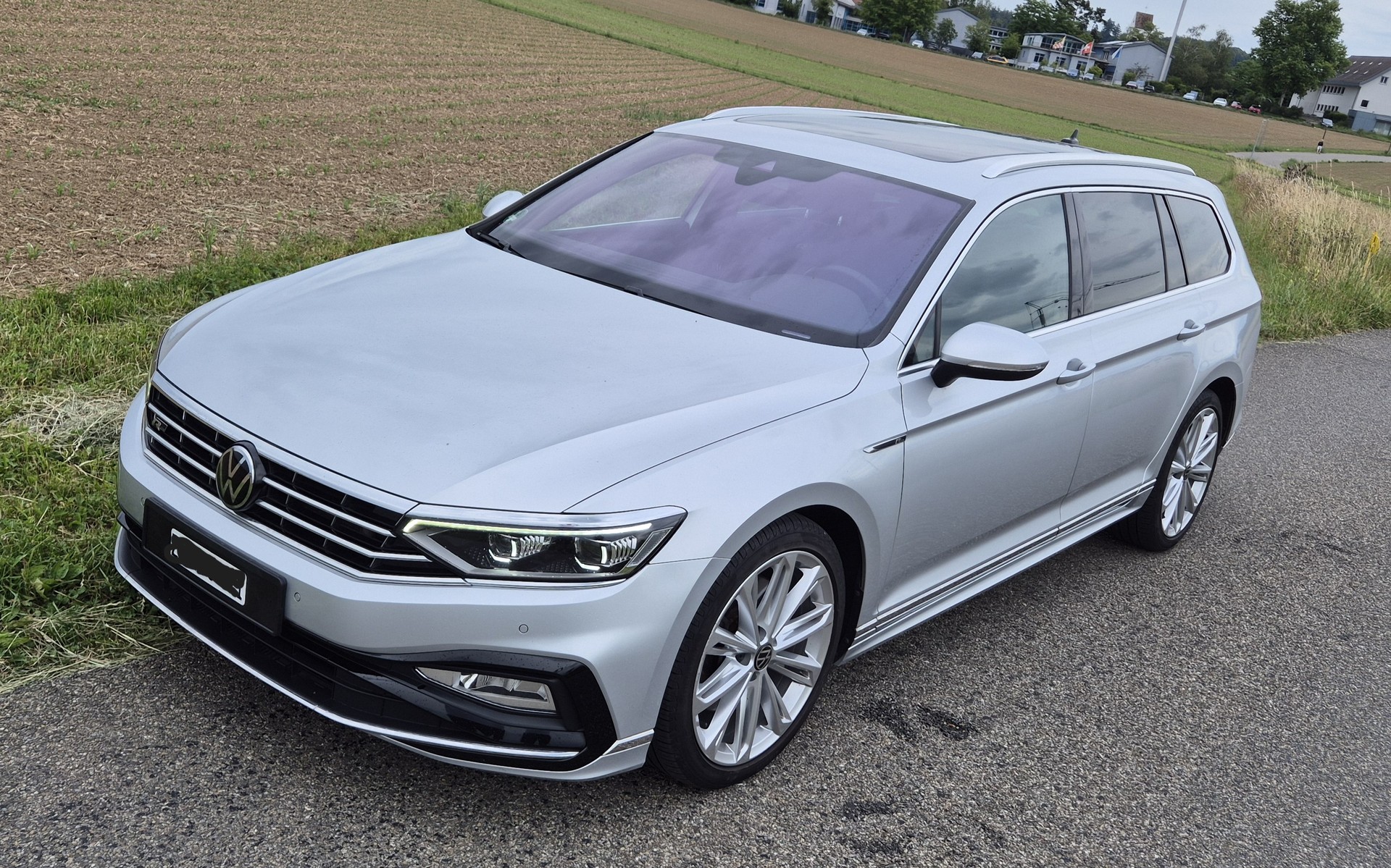 VW 2.0 TDI 239PS R-Line DSG 4M Leder AHK-image-0