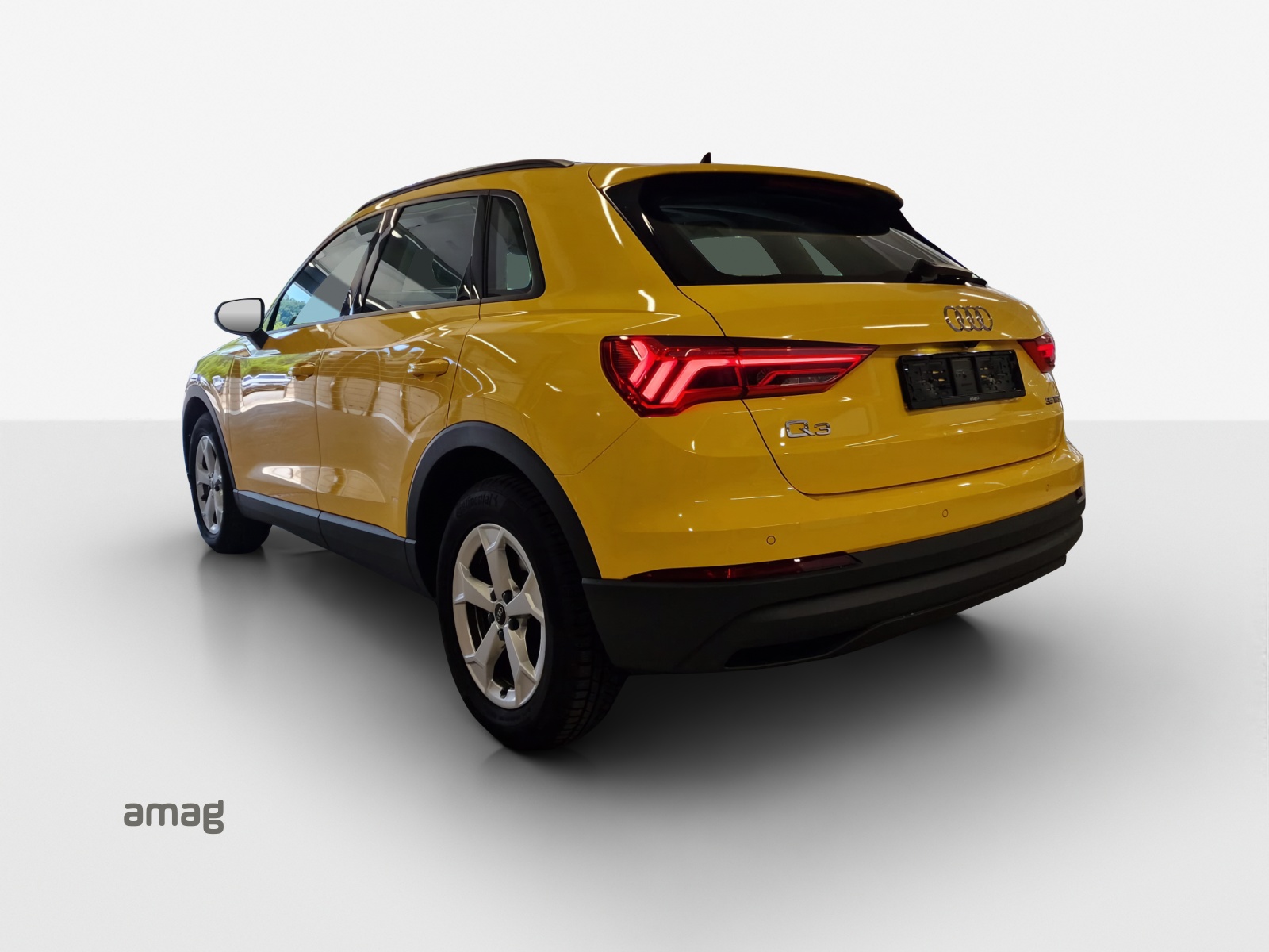 AUDI Q3 35 TFSI Attraction S-tronic-image-2