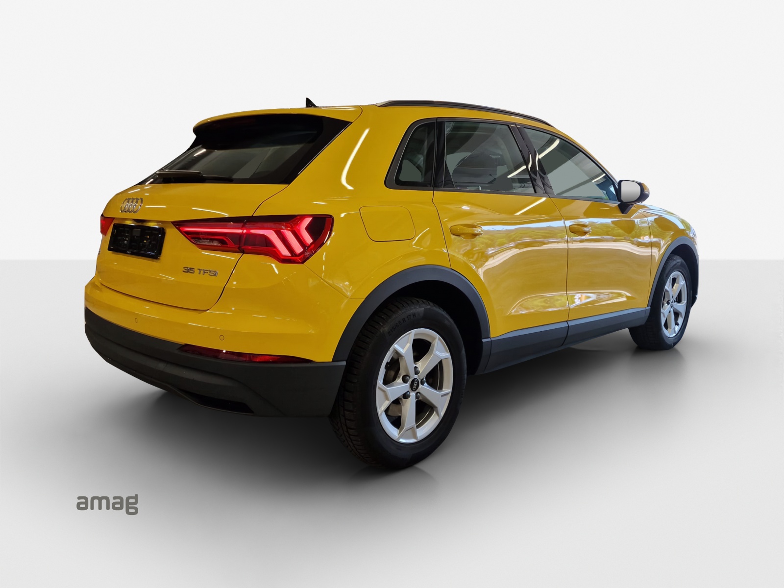 AUDI Q3 35 TFSI Attraction S-tronic-image-4