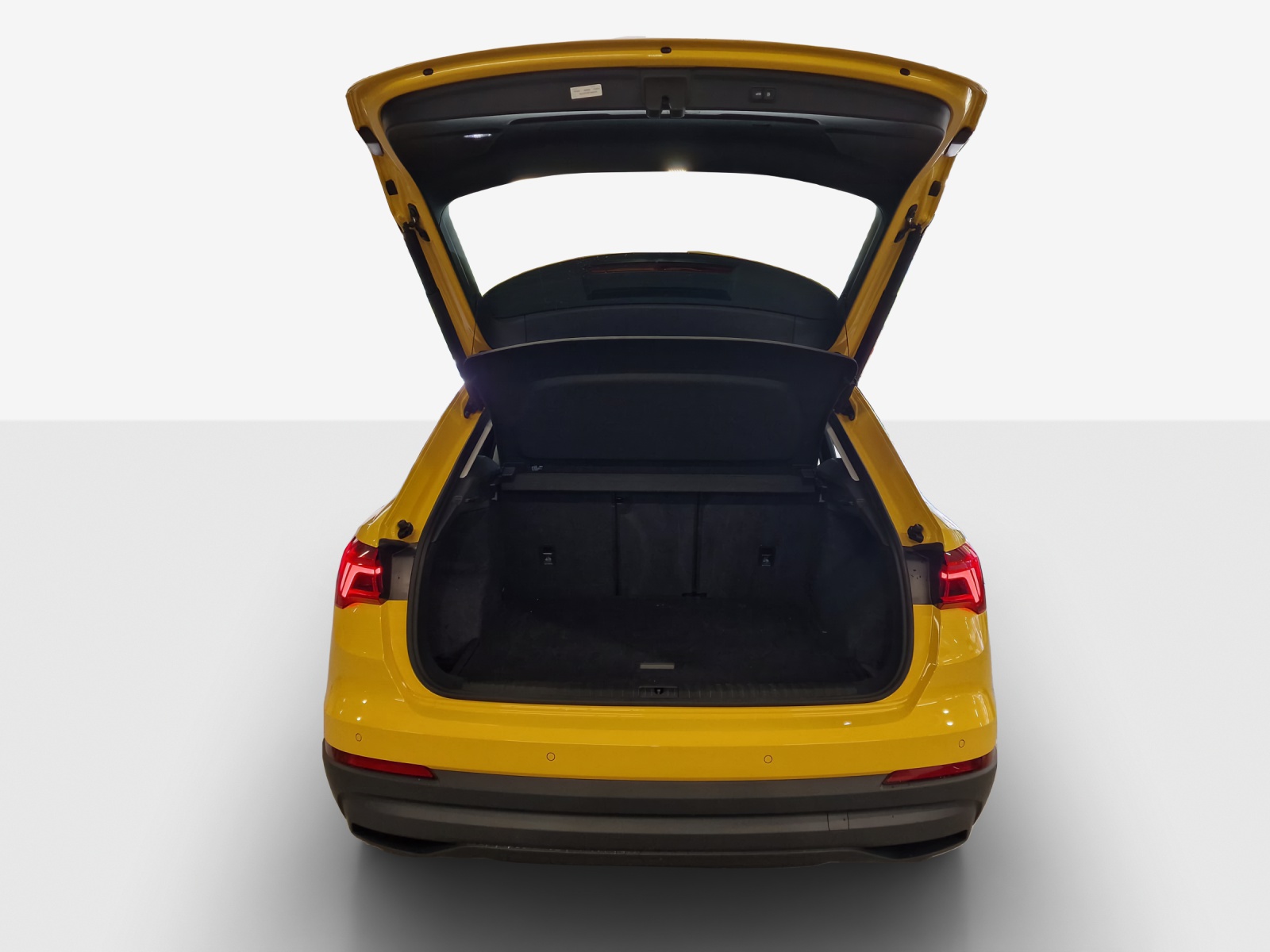 AUDI Q3 35 TFSI Attraction S-tronic-image-13