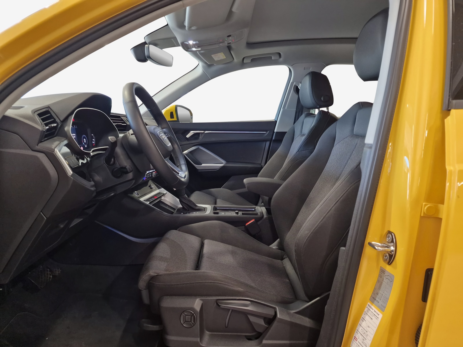 AUDI Q3 35 TFSI Attraction S-tronic-image-7