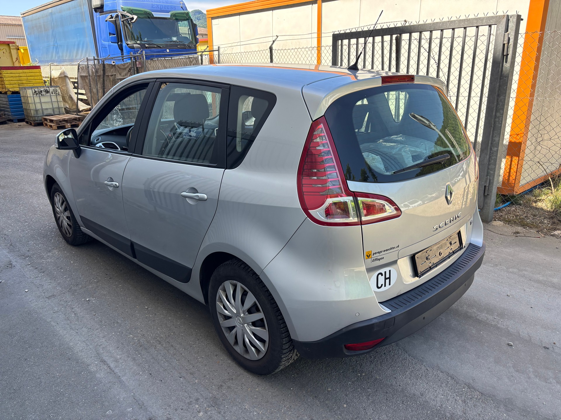 RENAULT Scénic 1.4 16V Turbo Privilège-image-2