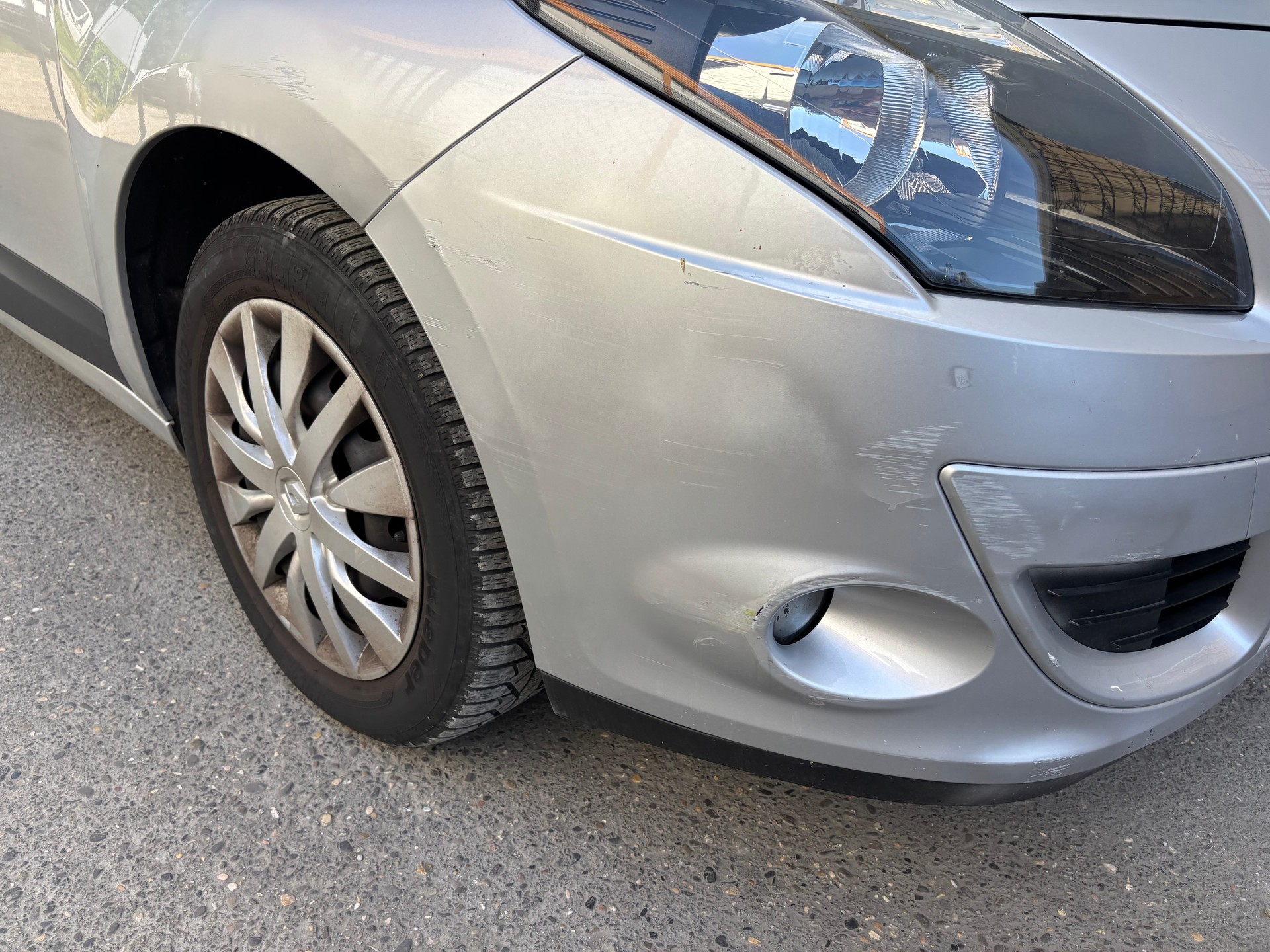 RENAULT Scénic 1.4 16V Turbo Privilège-image-7