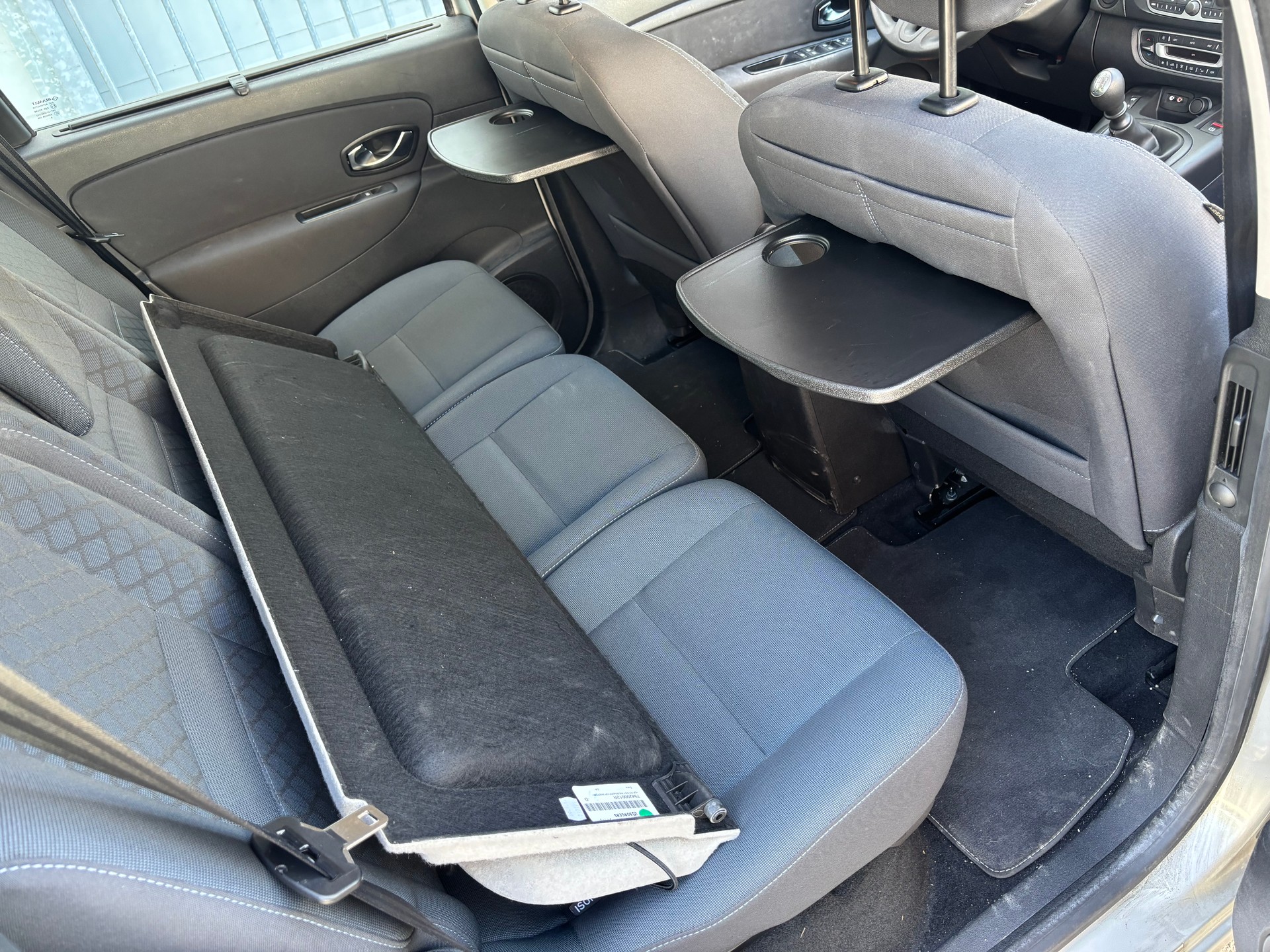 RENAULT Scénic 1.4 16V Turbo Privilège-image-12