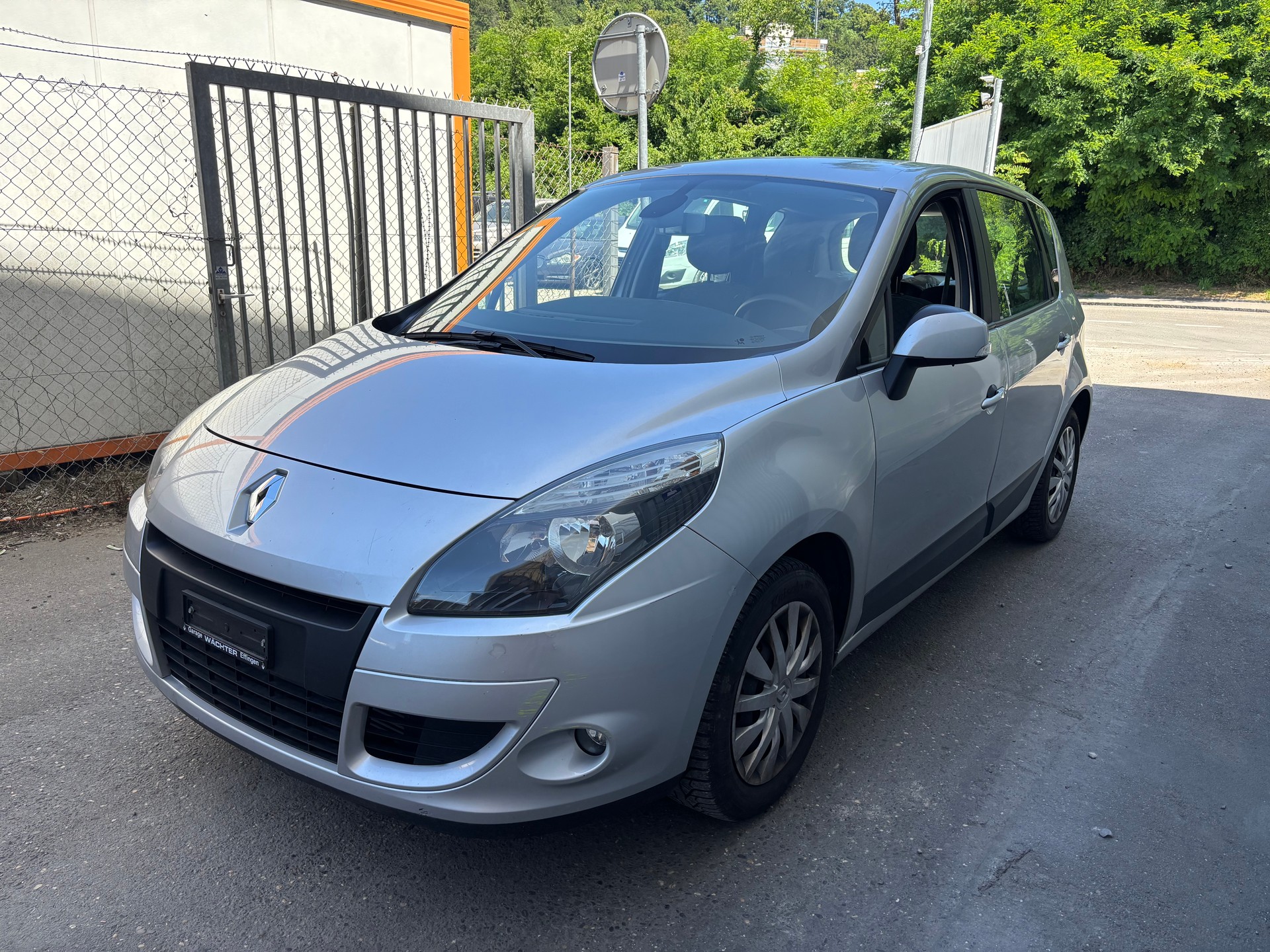 RENAULT Scénic 1.4 16V Turbo Privilège-image-0