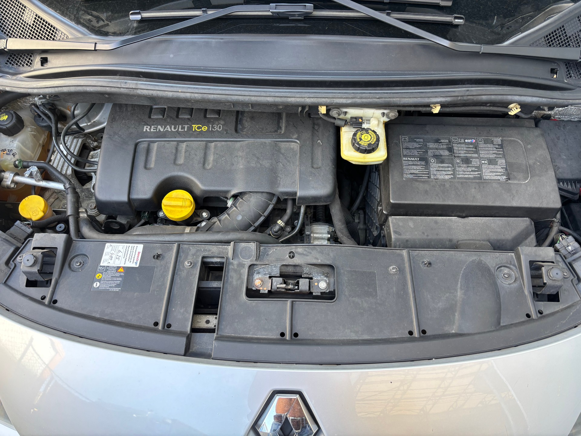 RENAULT Scénic 1.4 16V Turbo Privilège-image-15