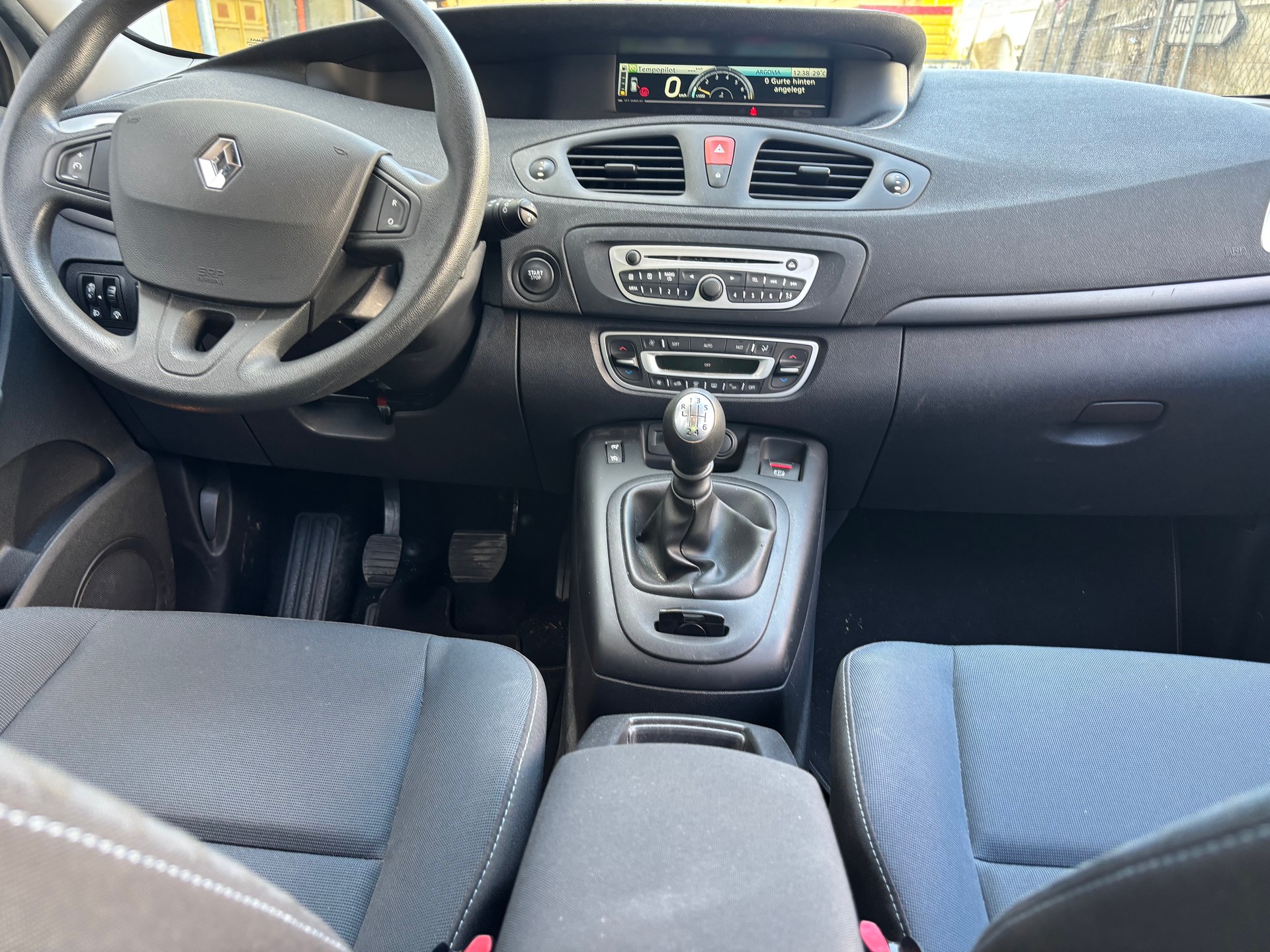 RENAULT Scénic 1.4 16V Turbo Privilège-image-11
