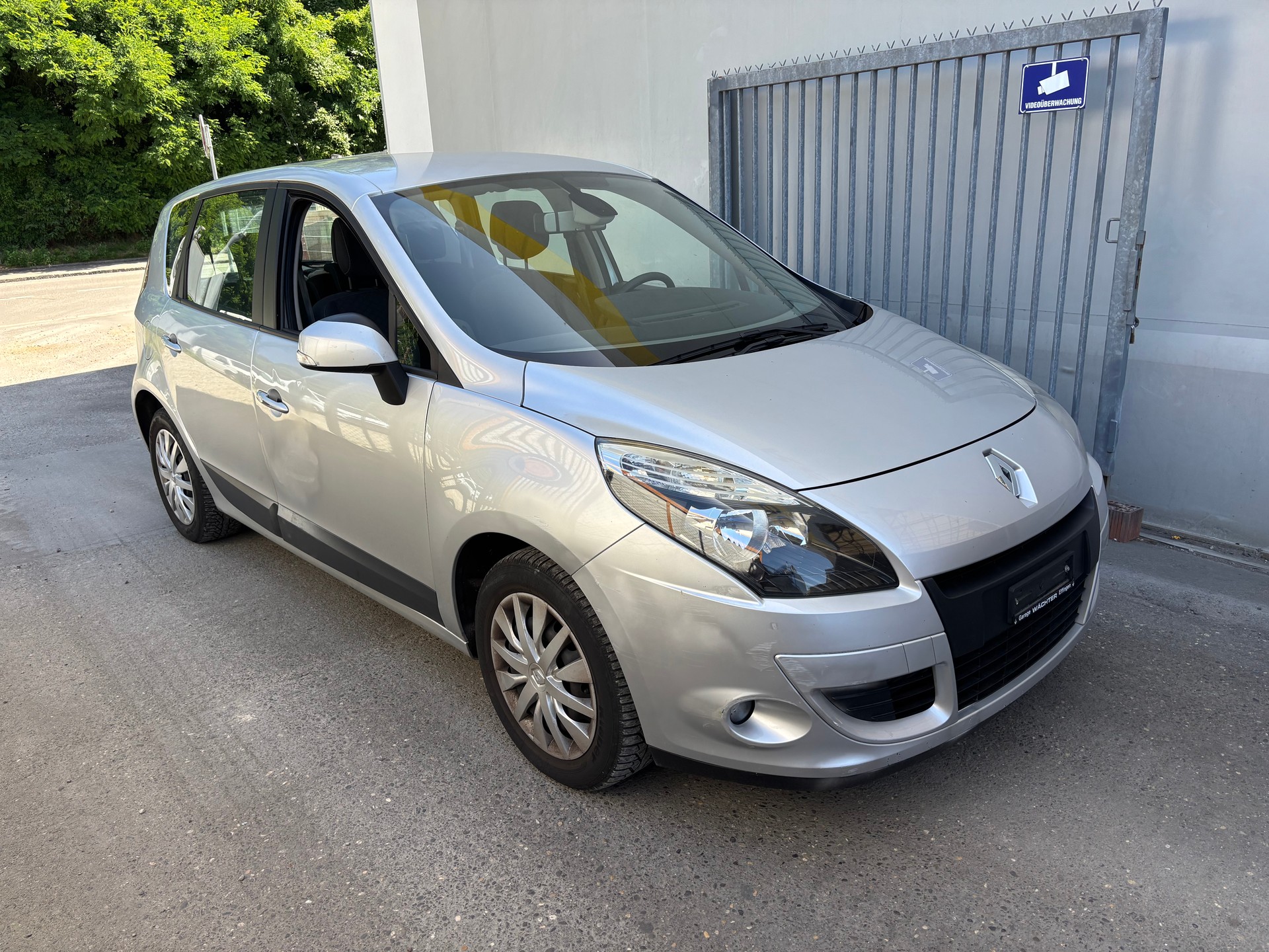 RENAULT Scénic 1.4 16V Turbo Privilège-image-1