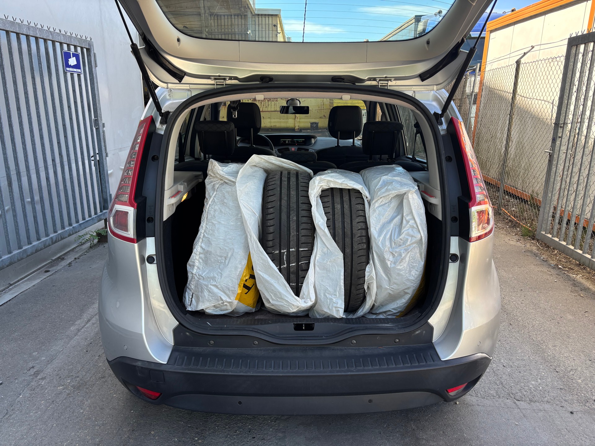 RENAULT Scénic 1.4 16V Turbo Privilège-image-6