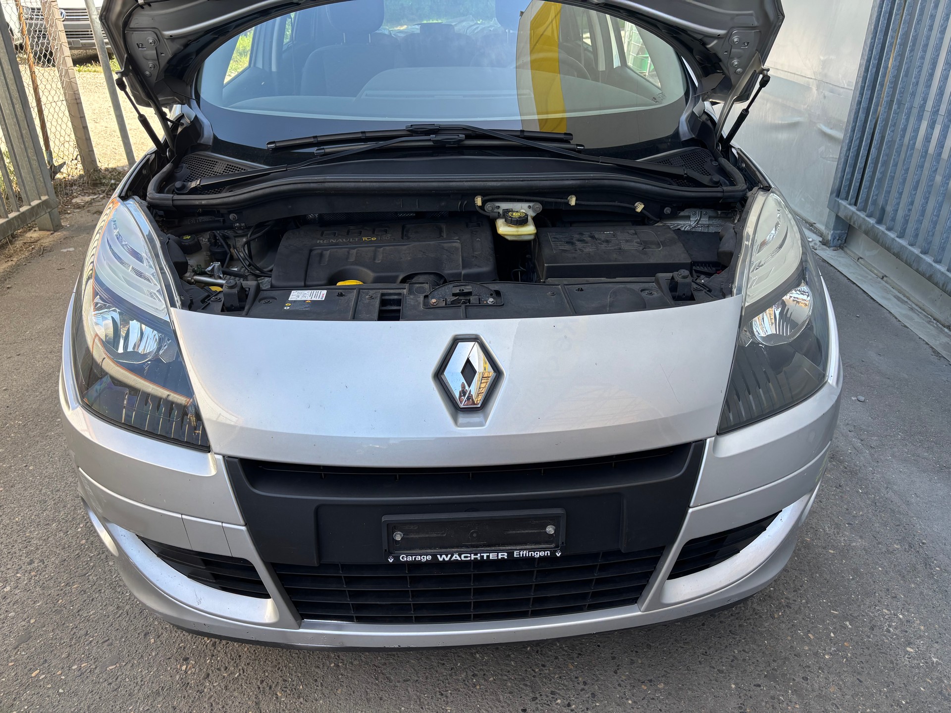 RENAULT Scénic 1.4 16V Turbo Privilège-image-14