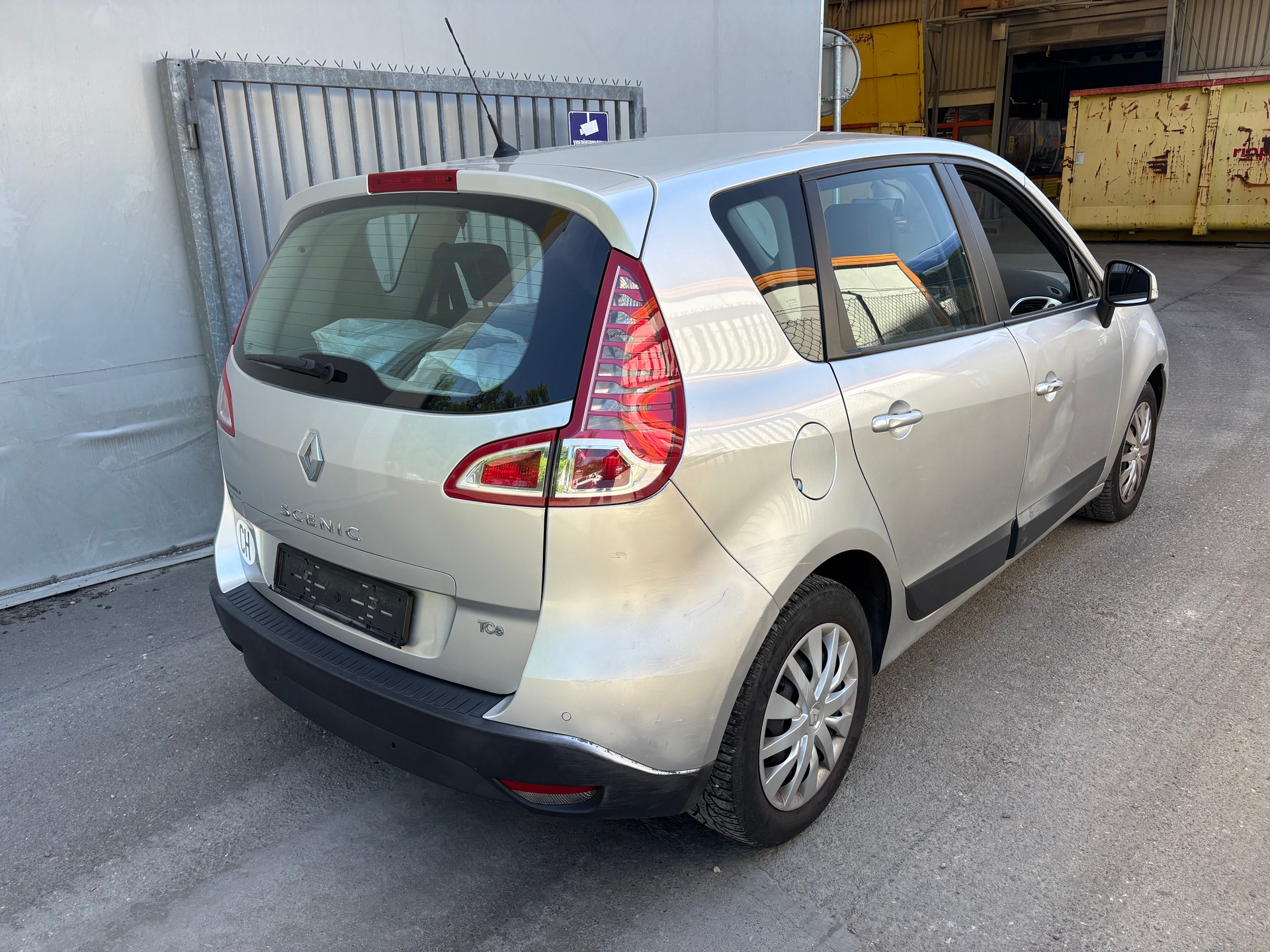 RENAULT Scénic 1.4 16V Turbo Privilège-image-3