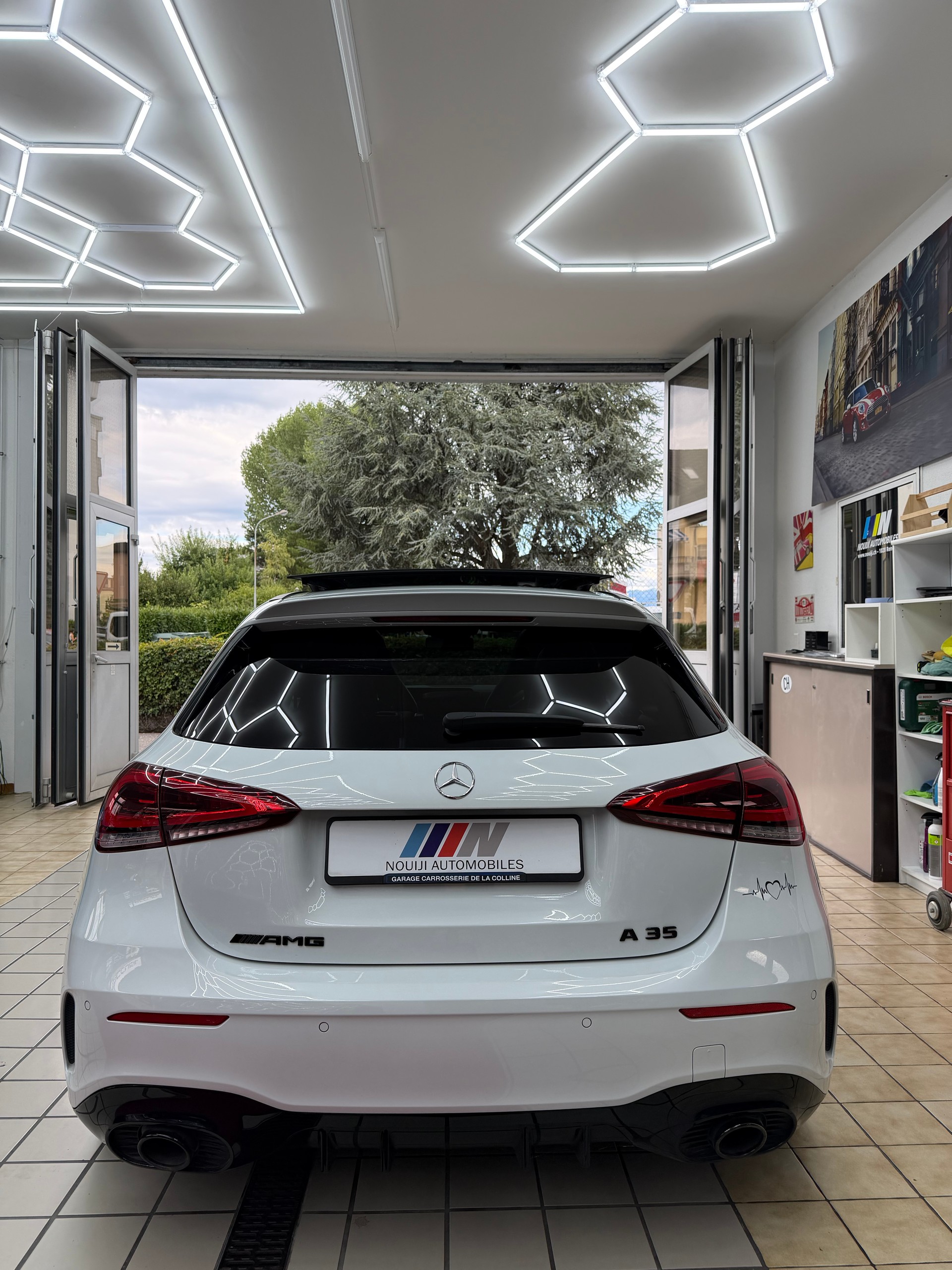 MERCEDES-BENZ A 35 AMG 4Matic Speedshift-image-5