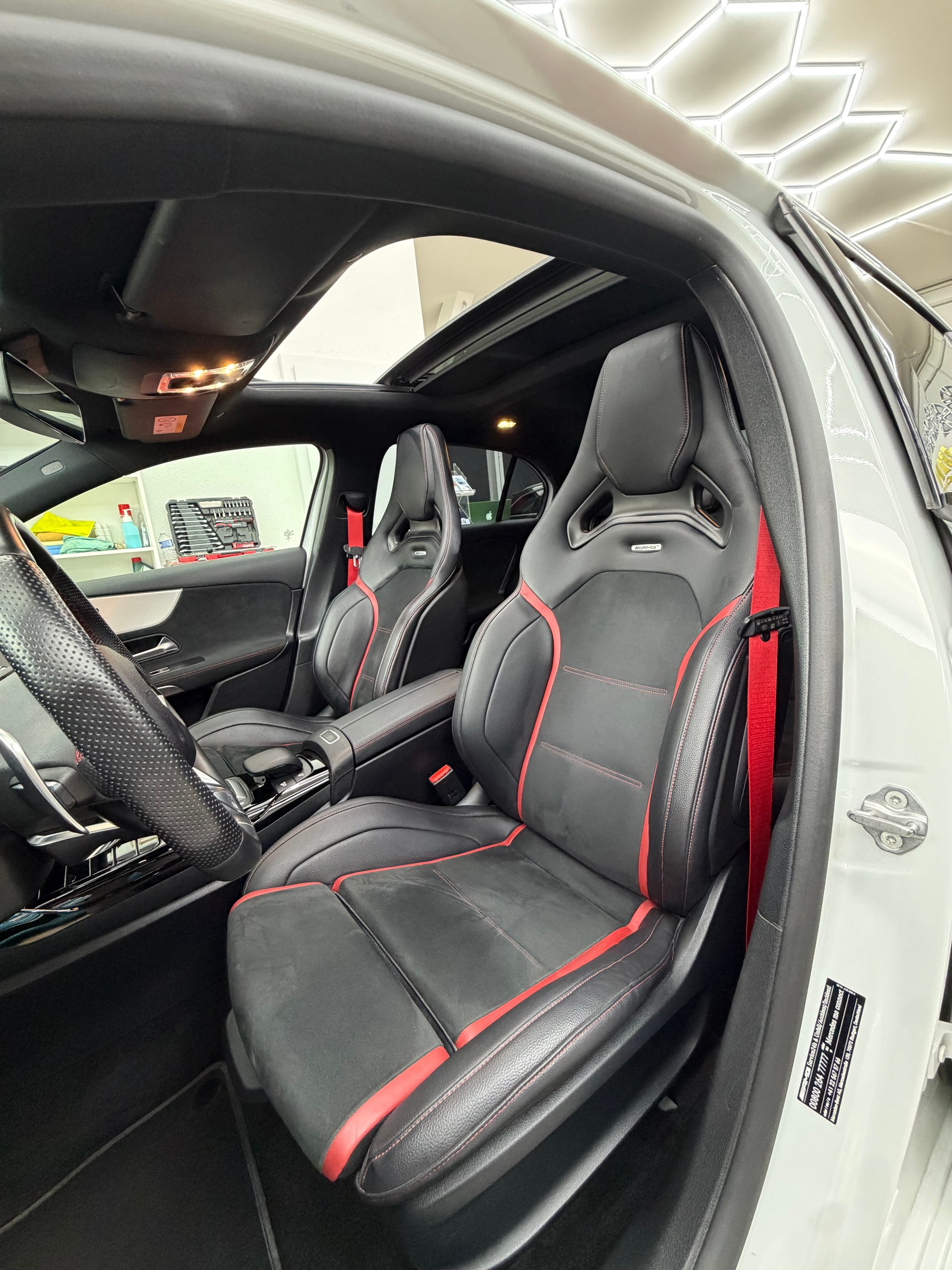 MERCEDES-BENZ A 35 AMG 4Matic Speedshift-image-10
