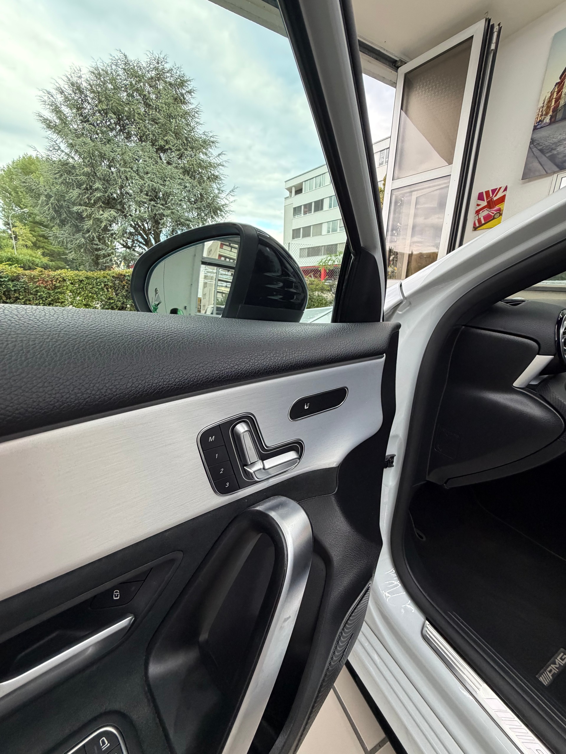 MERCEDES-BENZ A 35 AMG 4Matic Speedshift-image-12