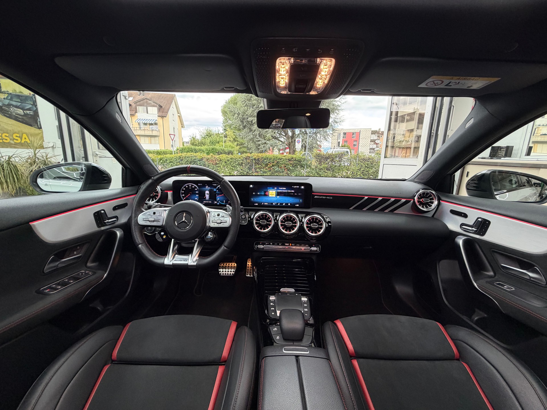 MERCEDES-BENZ A 35 AMG 4Matic Speedshift-image-17