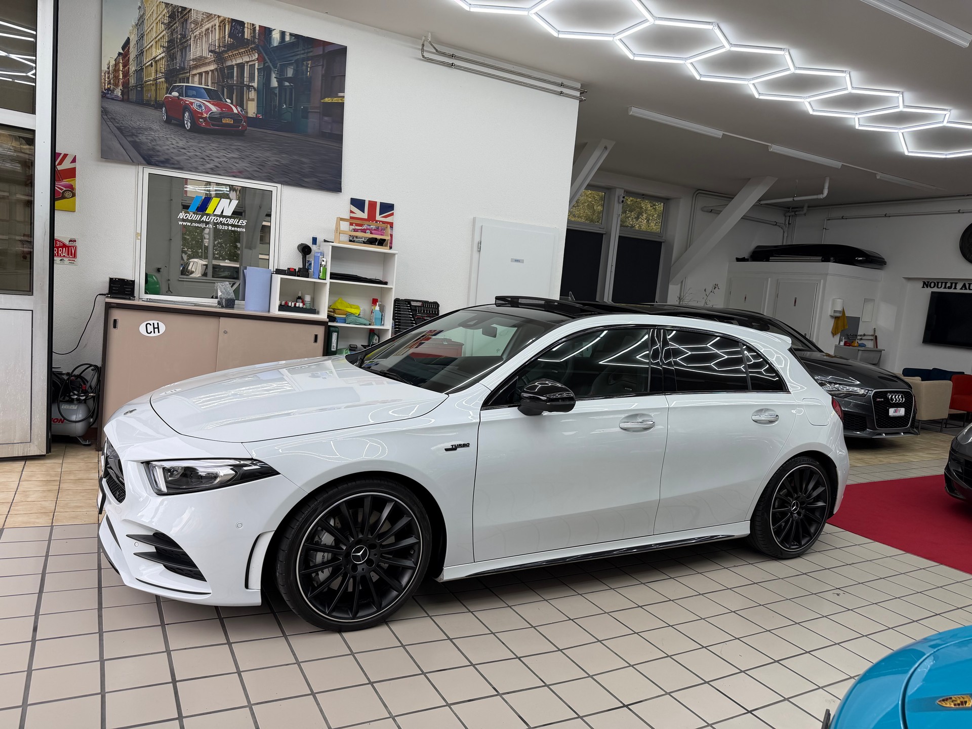 MERCEDES-BENZ A 35 AMG 4Matic Speedshift-image-3
