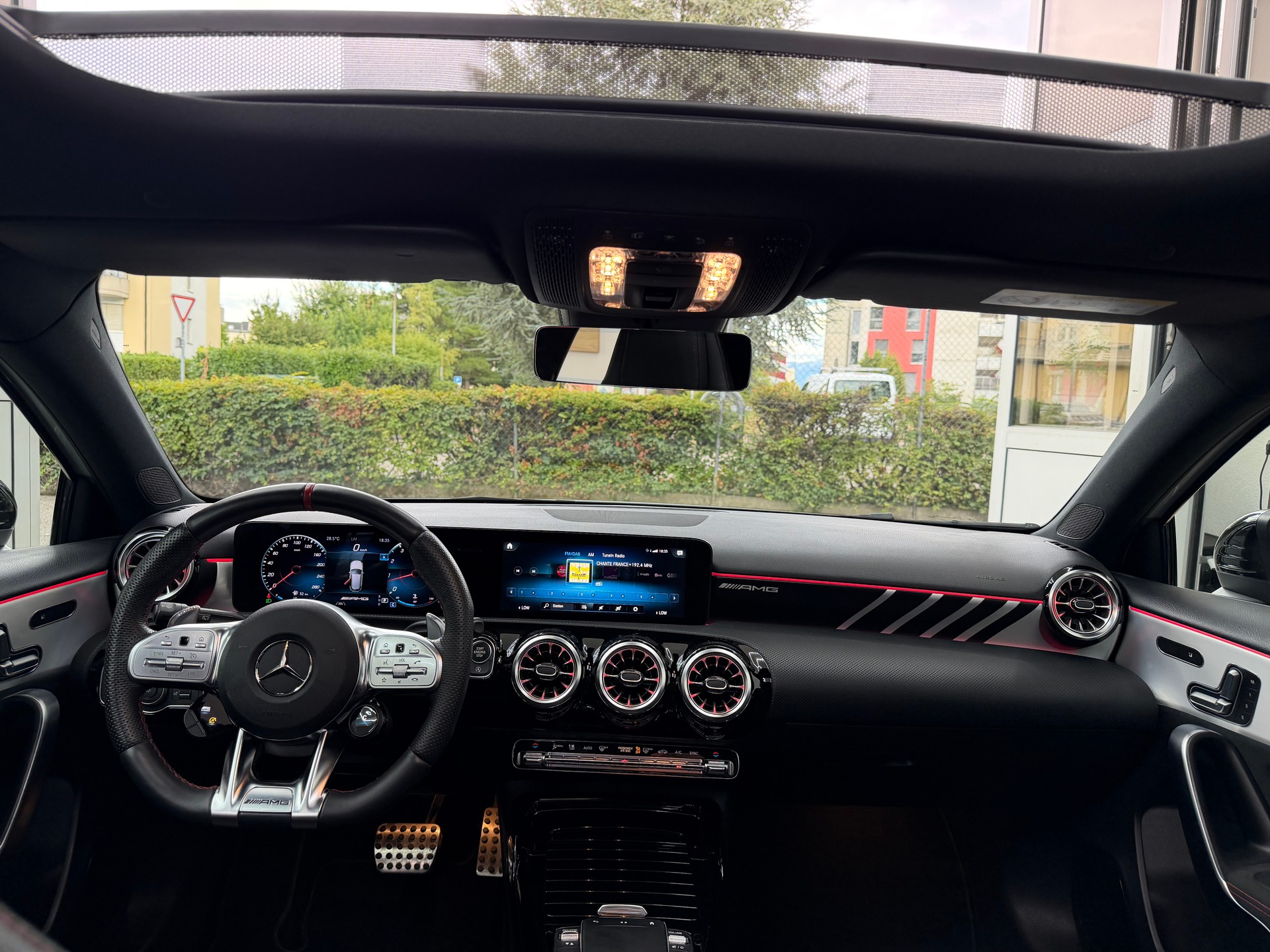 MERCEDES-BENZ A 35 AMG 4Matic Speedshift-image-16