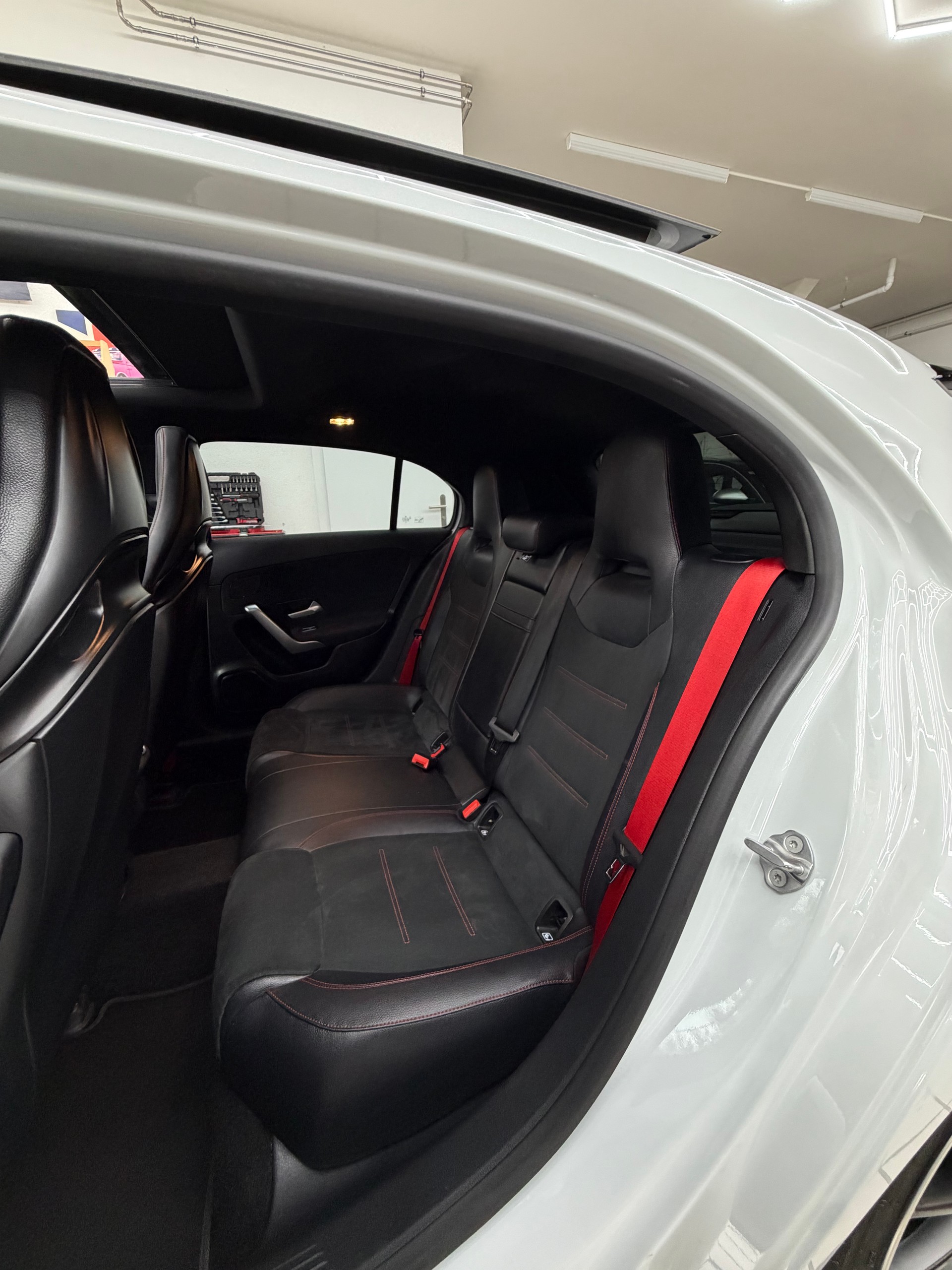 MERCEDES-BENZ A 35 AMG 4Matic Speedshift-image-13