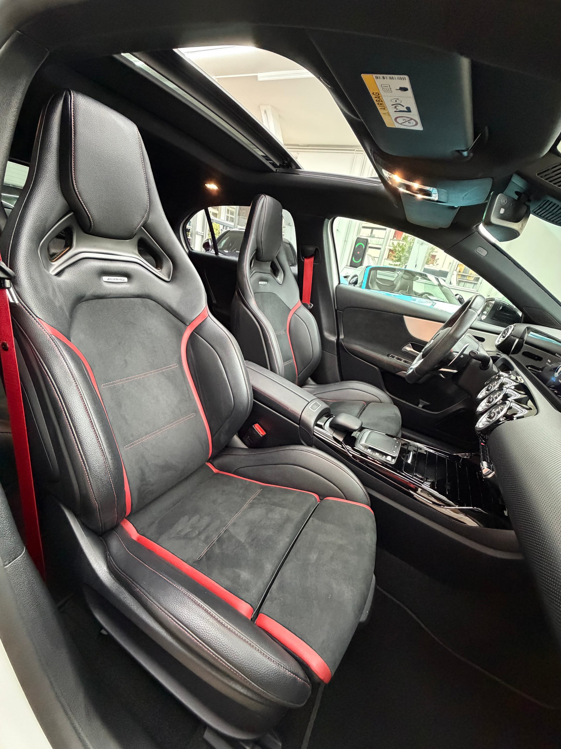 MERCEDES-BENZ A 35 AMG 4Matic Speedshift-image-15