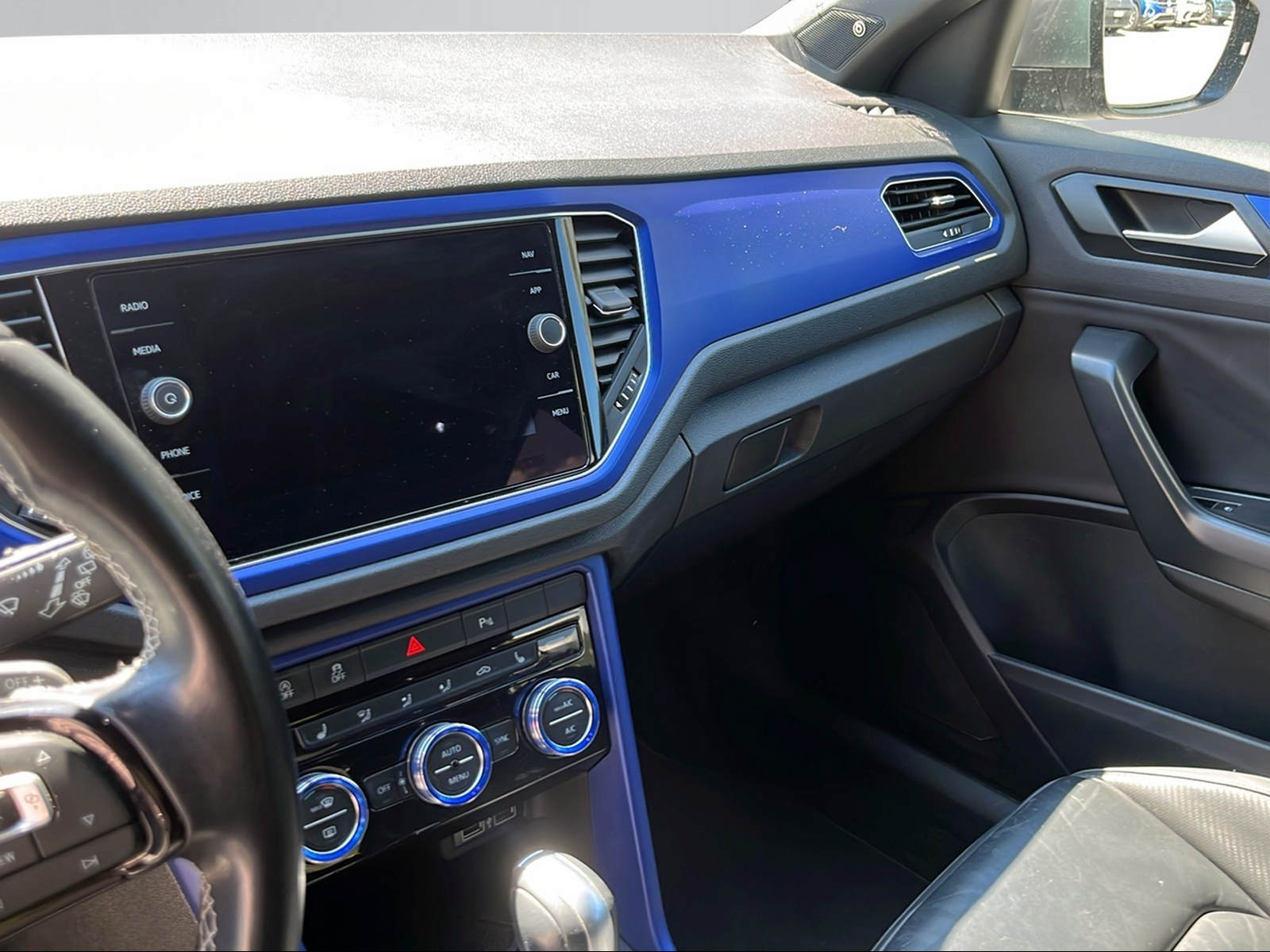 VW T-Roc 2.0 TSI R DSG 4Motion-image-4
