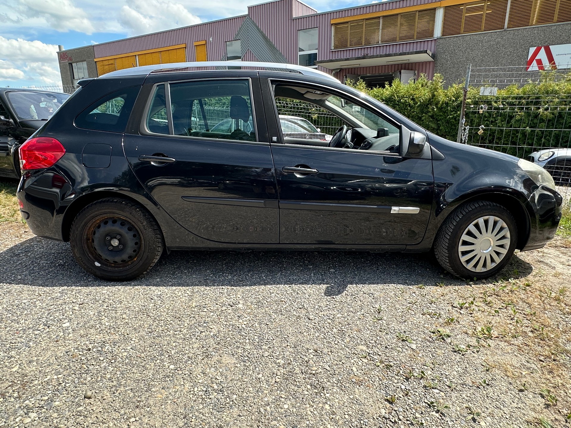 RENAULT Clio Grandtour 1.2 16V Turbo 20th Edition-image-2