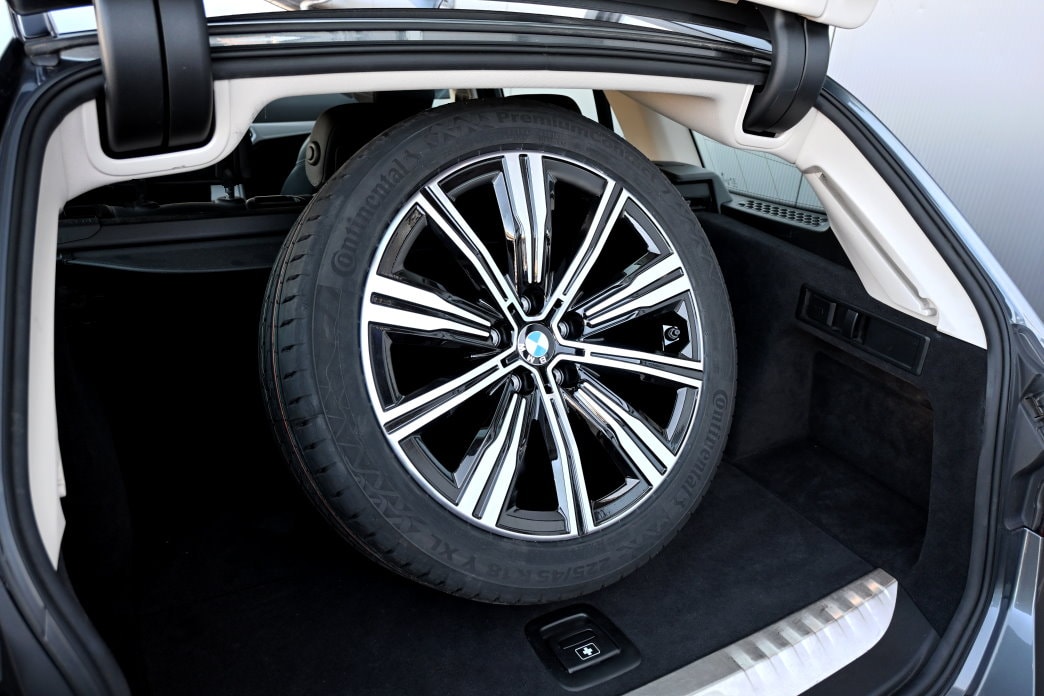 BMW 320e xDrive Touring Essential Edition Steptronic-image-15