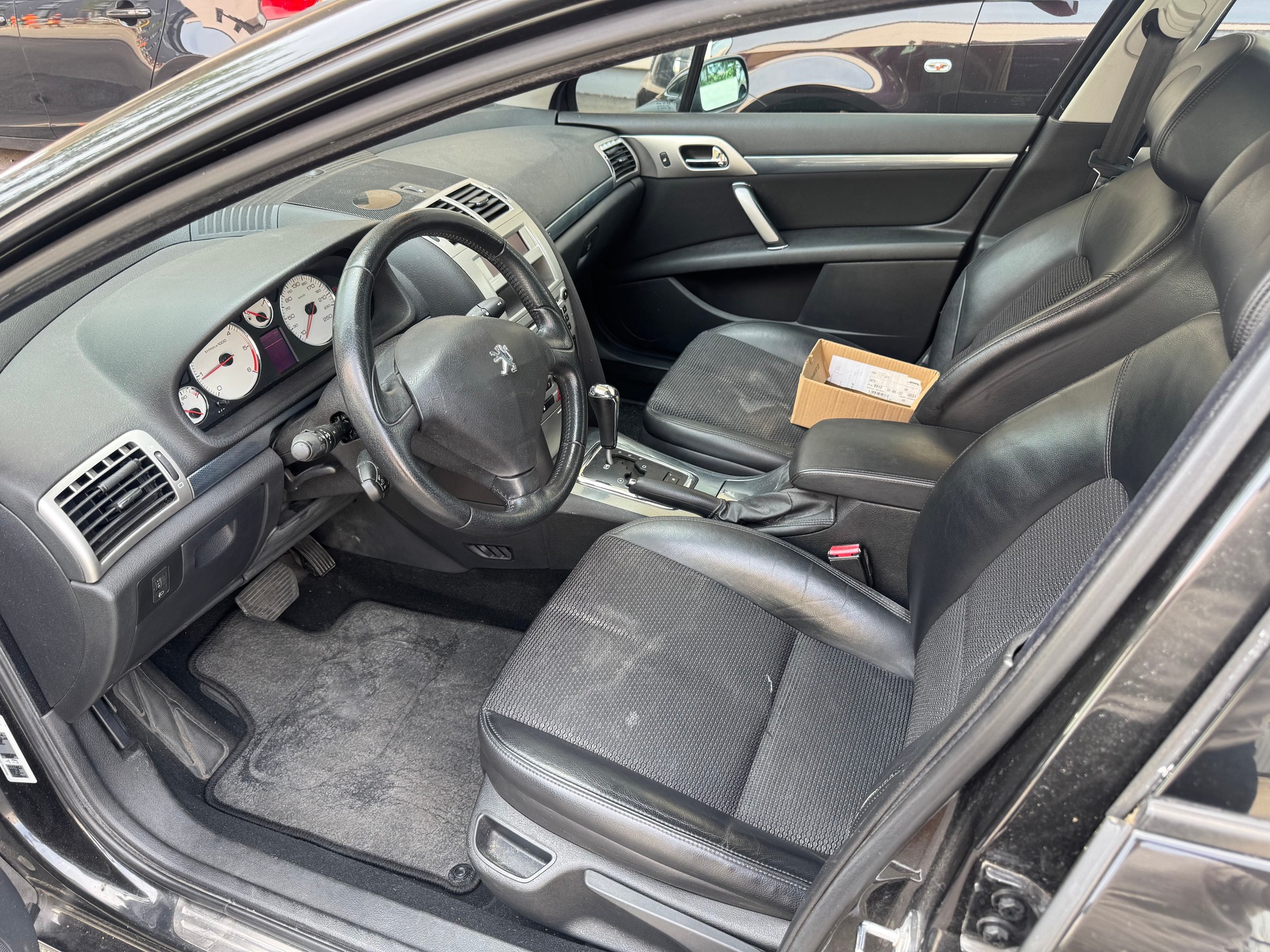 PEUGEOT 407 SW 2.0 HDI Confort Automatic-image-7