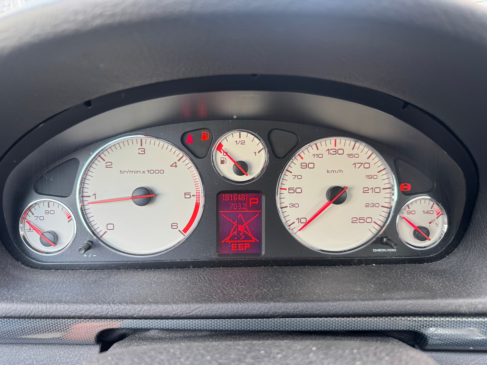PEUGEOT 407 SW 2.0 HDI Confort Automatic-image-11