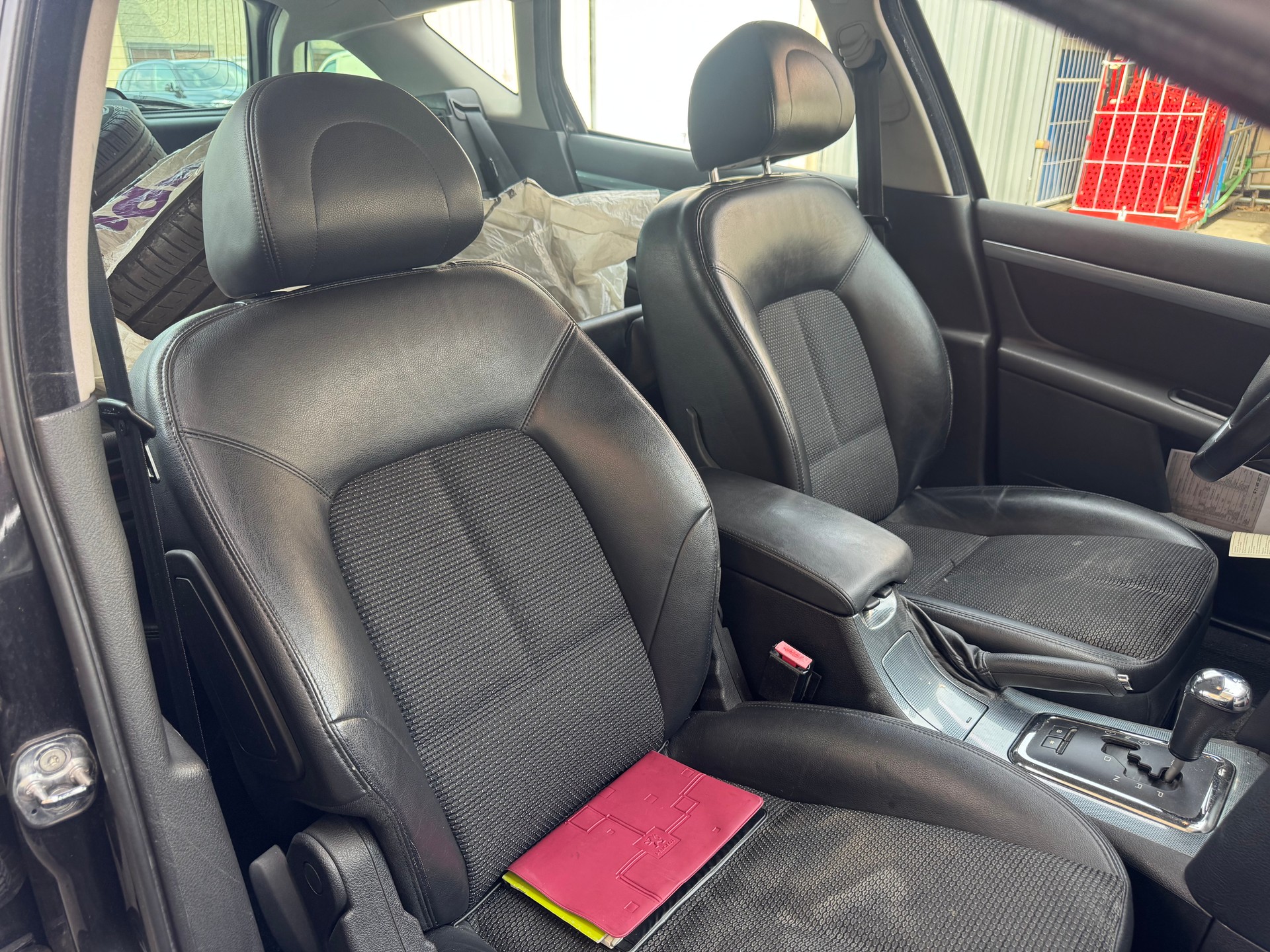 PEUGEOT 407 SW 2.0 HDI Confort Automatic-image-9