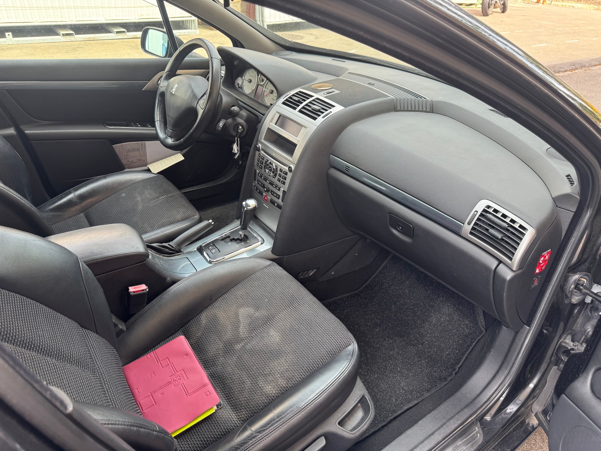 PEUGEOT 407 SW 2.0 HDI Confort Automatic-image-8