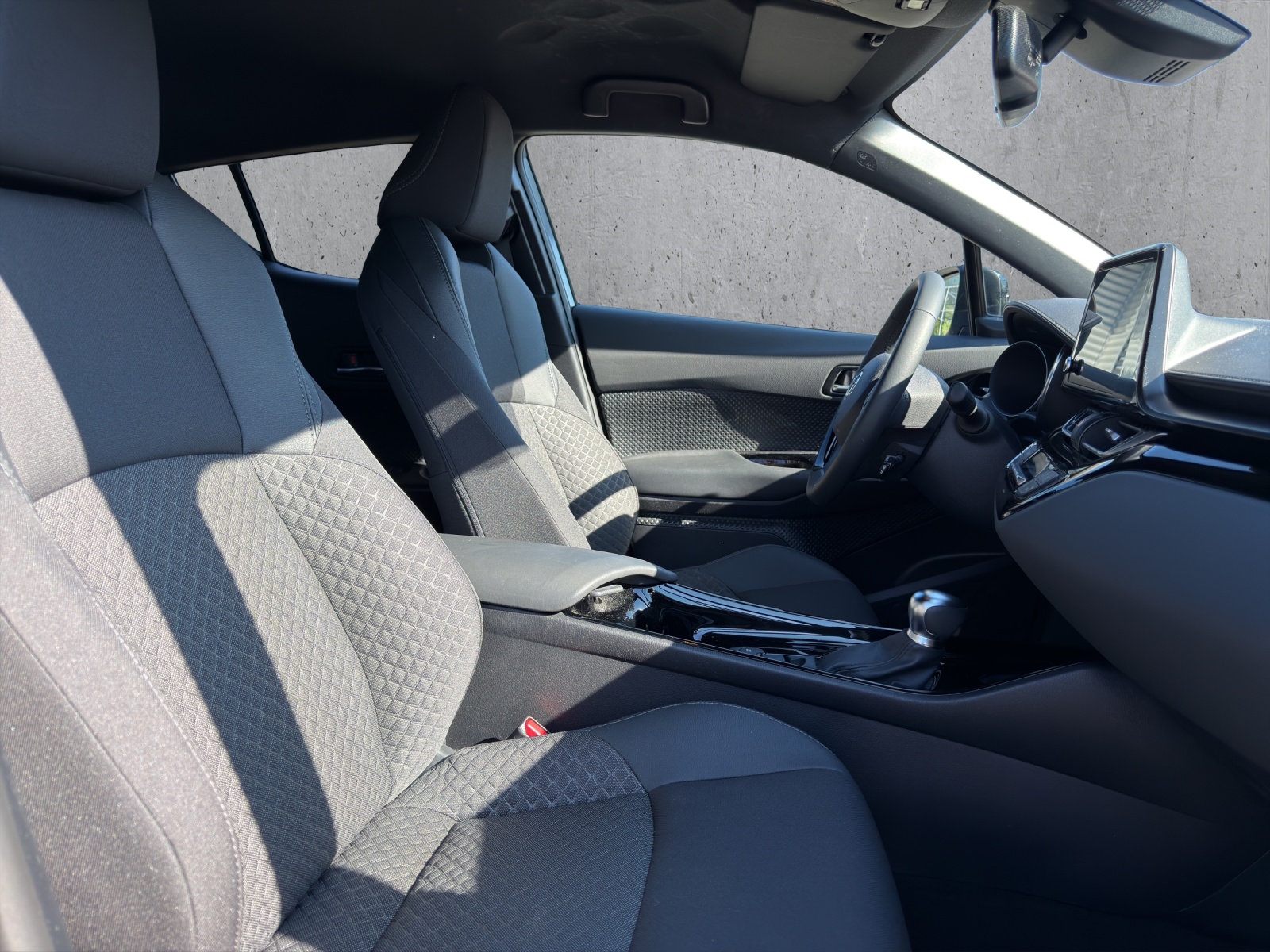 TOYOTA C-HR 1.8 HSD CVT Comfort-image-7