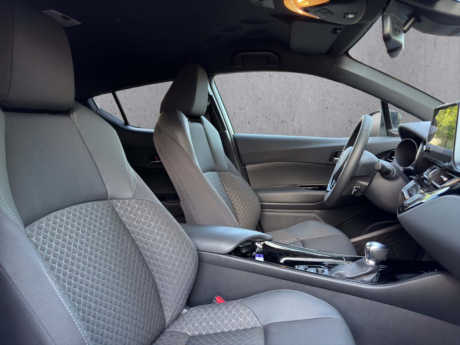TOYOTA C-HR 1.8 HSD CVT Comfort-image-7