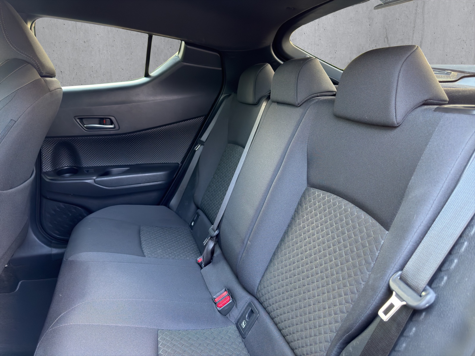 TOYOTA C-HR 1.8 HSD CVT Comfort-image-13