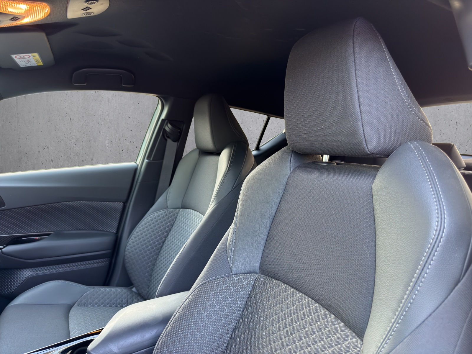 TOYOTA C-HR 1.8 HSD CVT Comfort-image-16